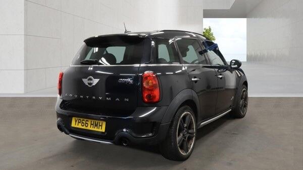 Mini Countryman view 2