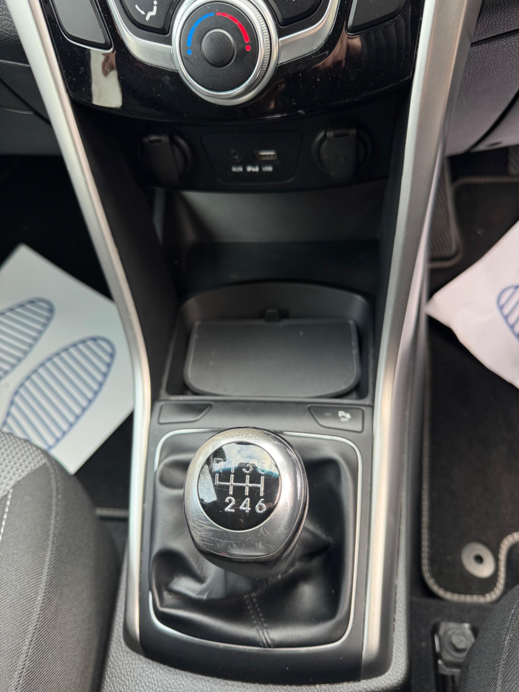 2016 Hyundai i30 1.6 CRDi Blue Drive SE Nav Euro 6 (s/s) 5dr image 39