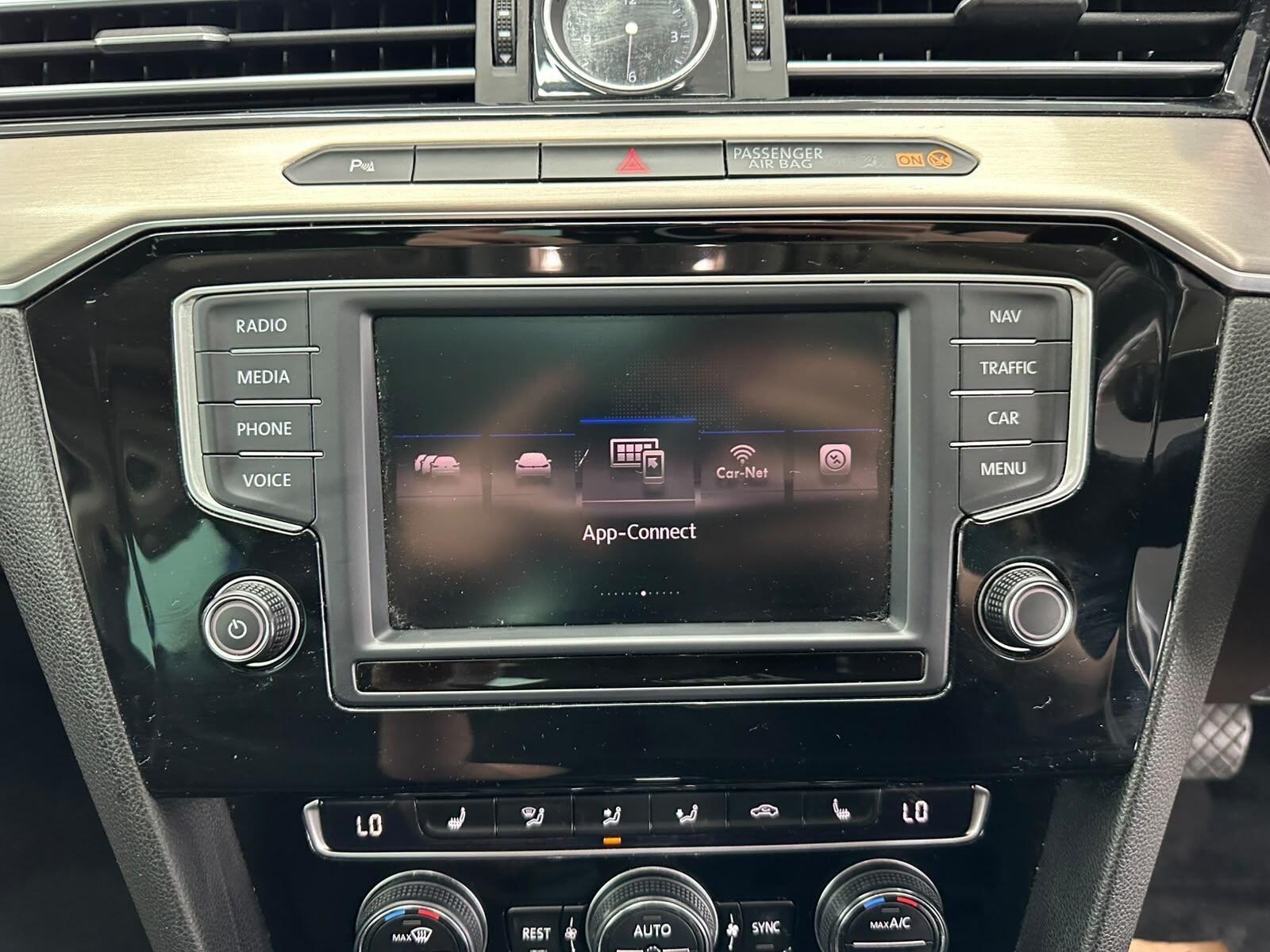 Volkswagen Passat view 39