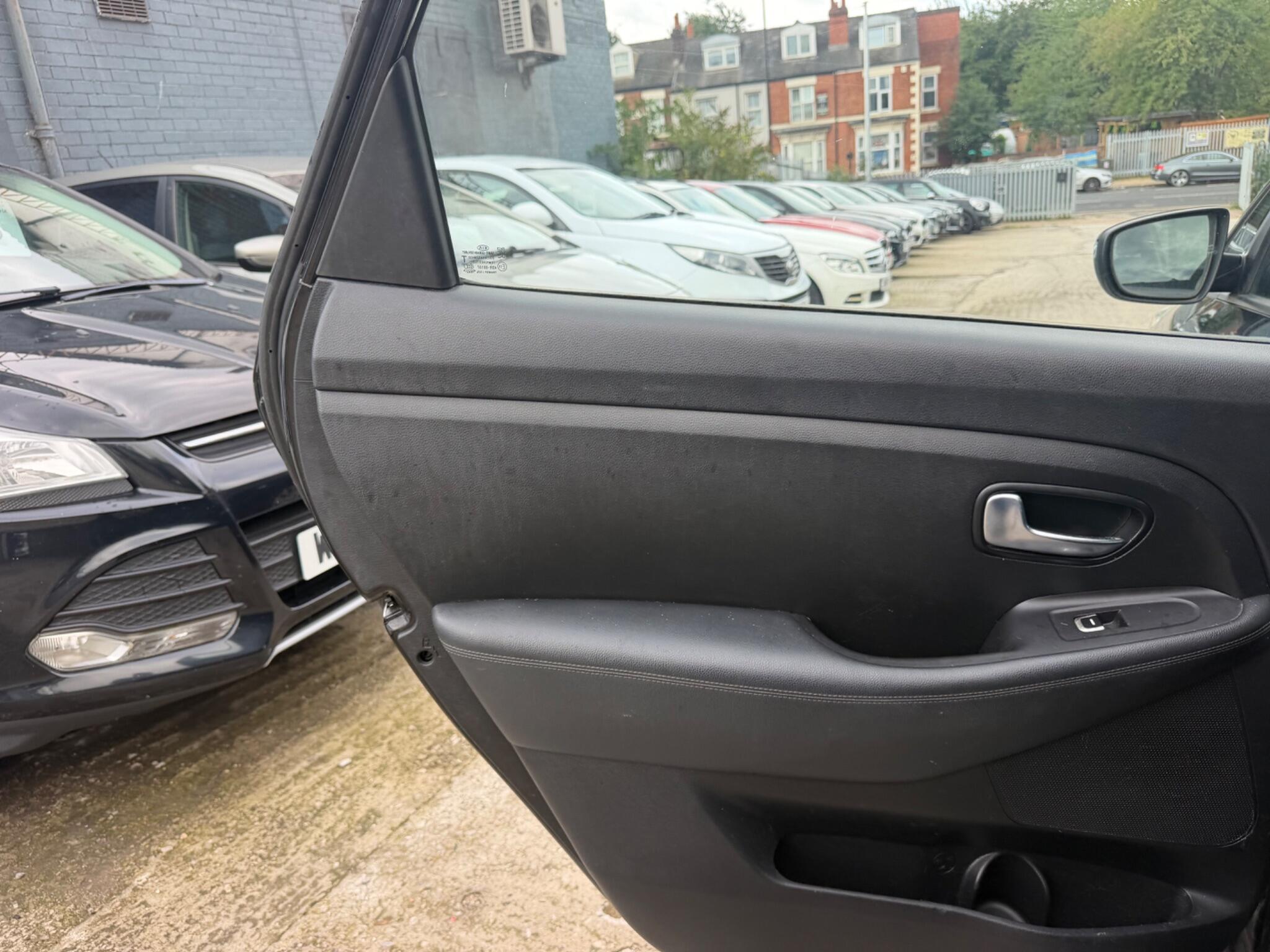 Kia Carens view 25