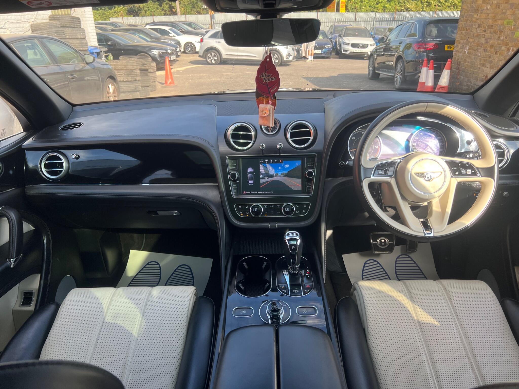 Bentley Bentayga view 46