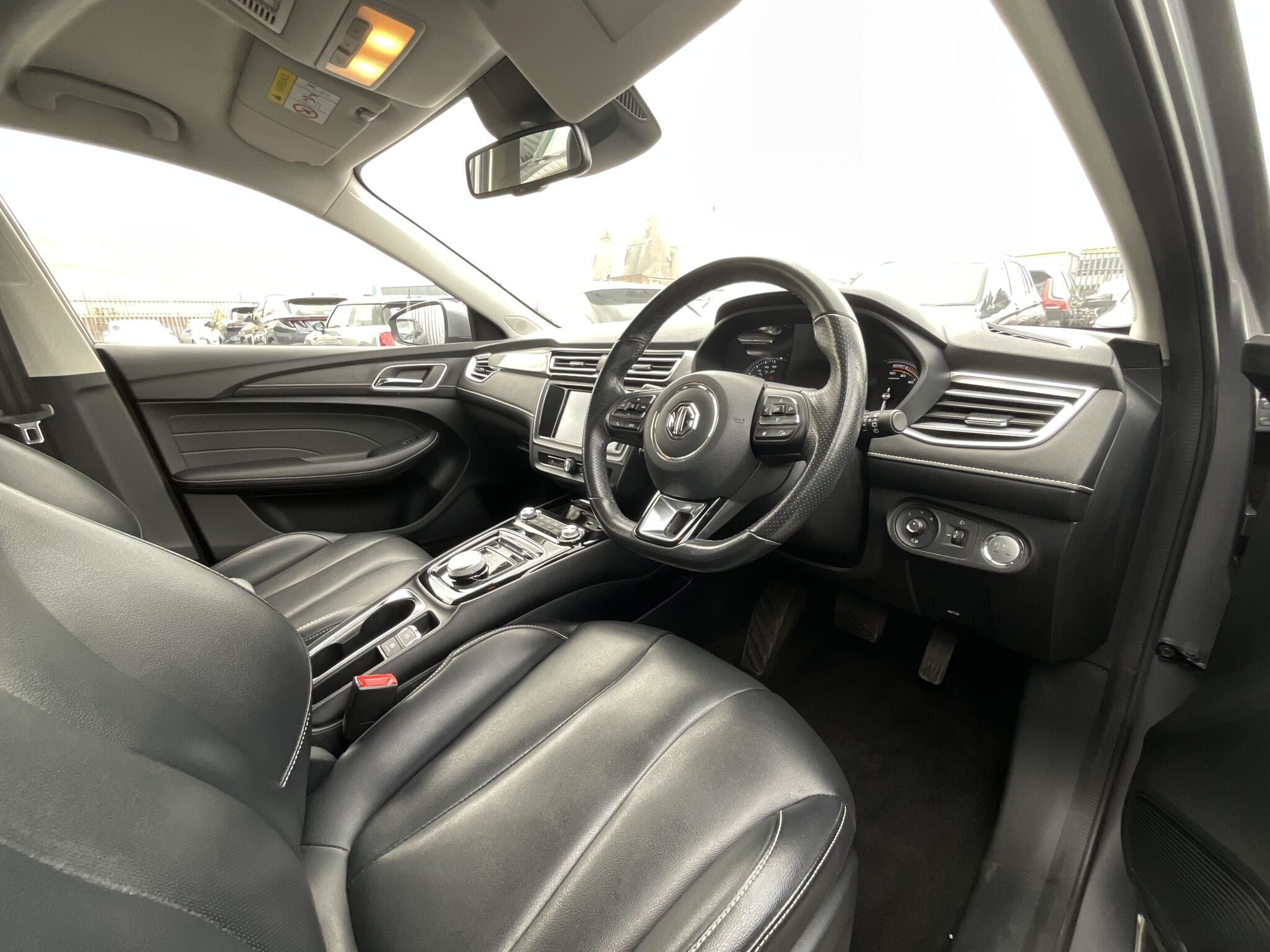 MG MG5 view 7