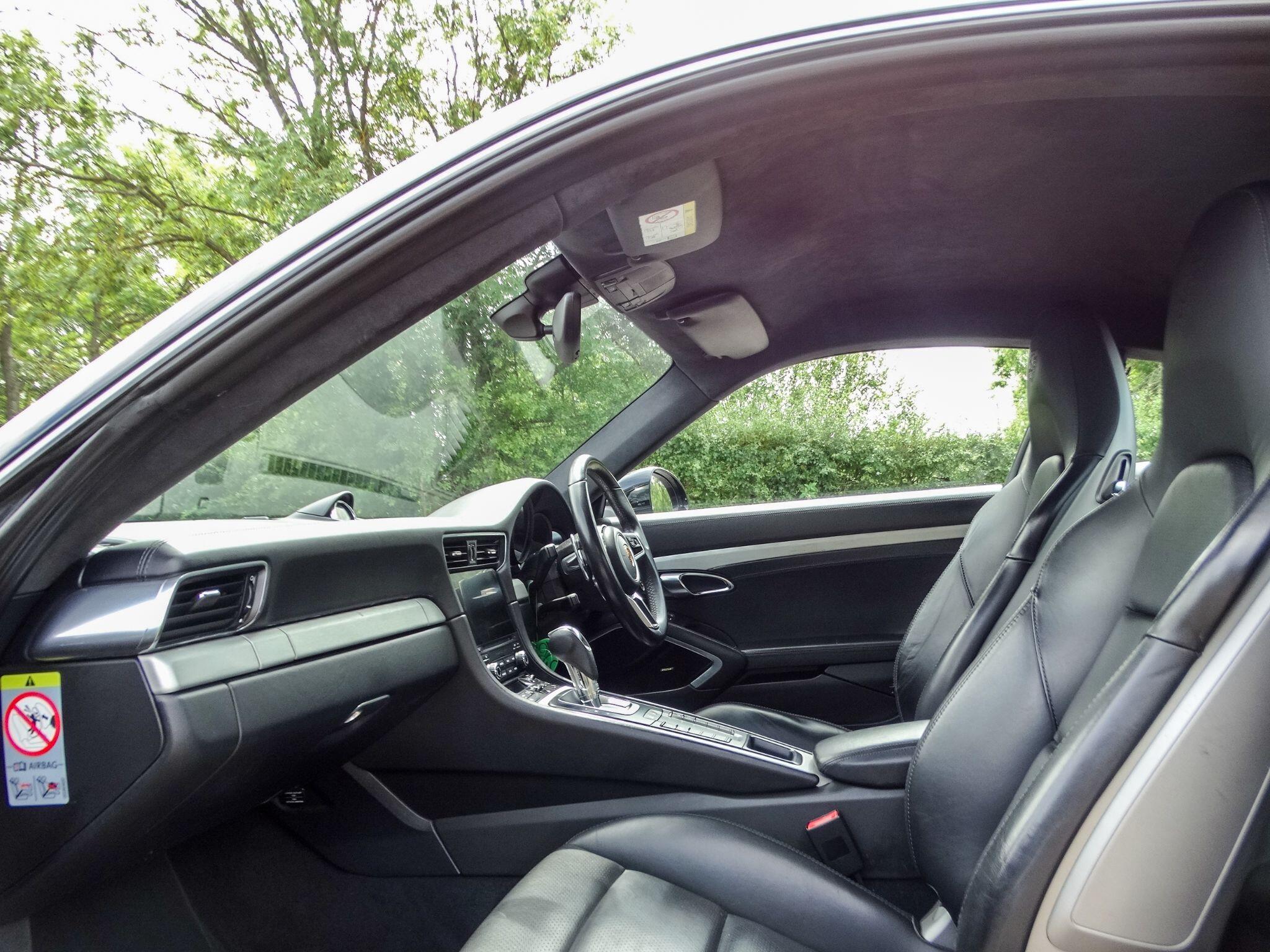Porsche 911 view 3
