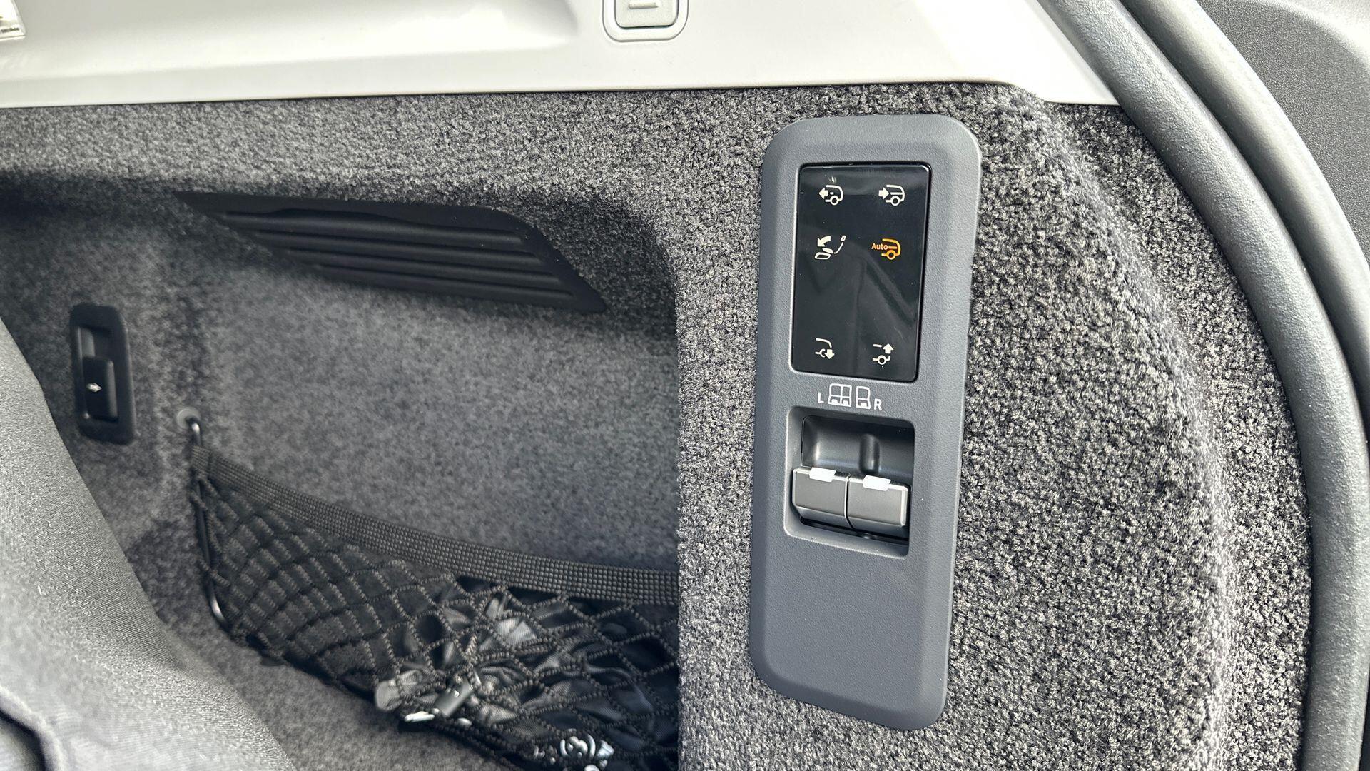 Land Rover Range Rover view 11