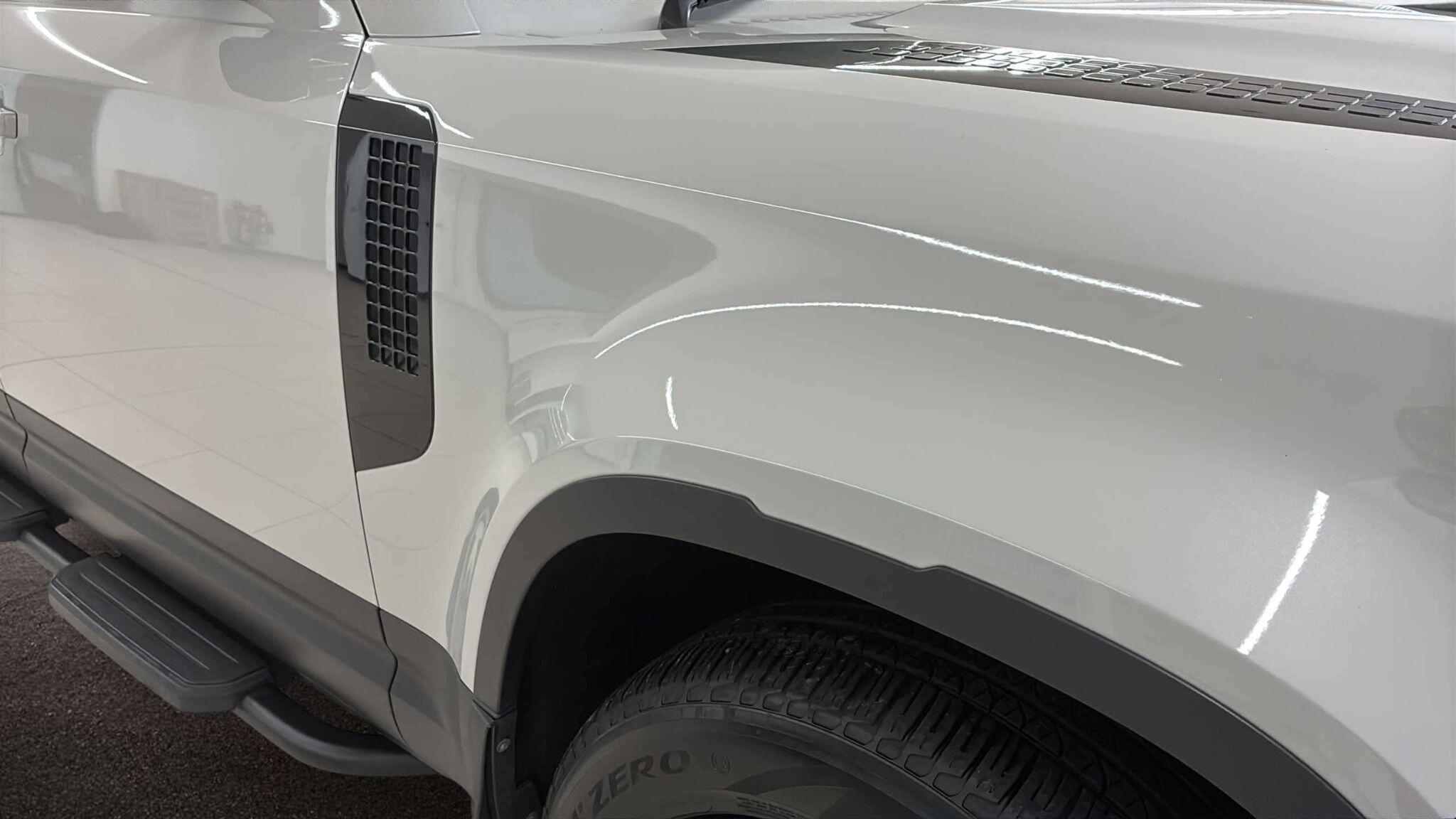 Land Rover Defender view 67