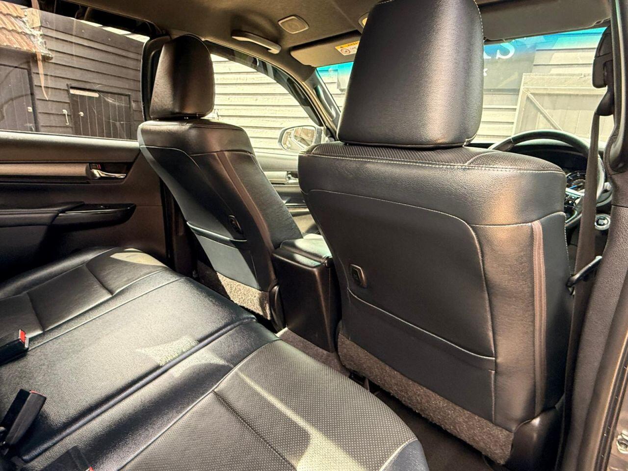 Toyota Hilux view 17