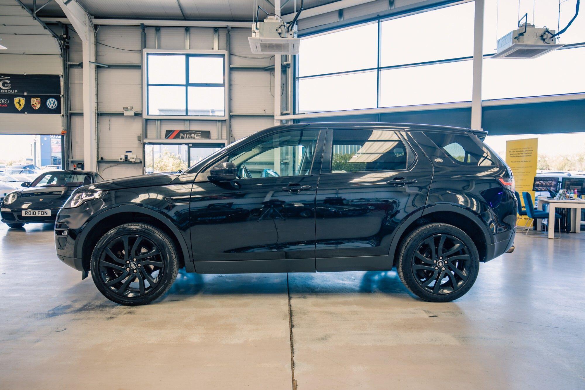 Land Rover Discovery Sport view 25