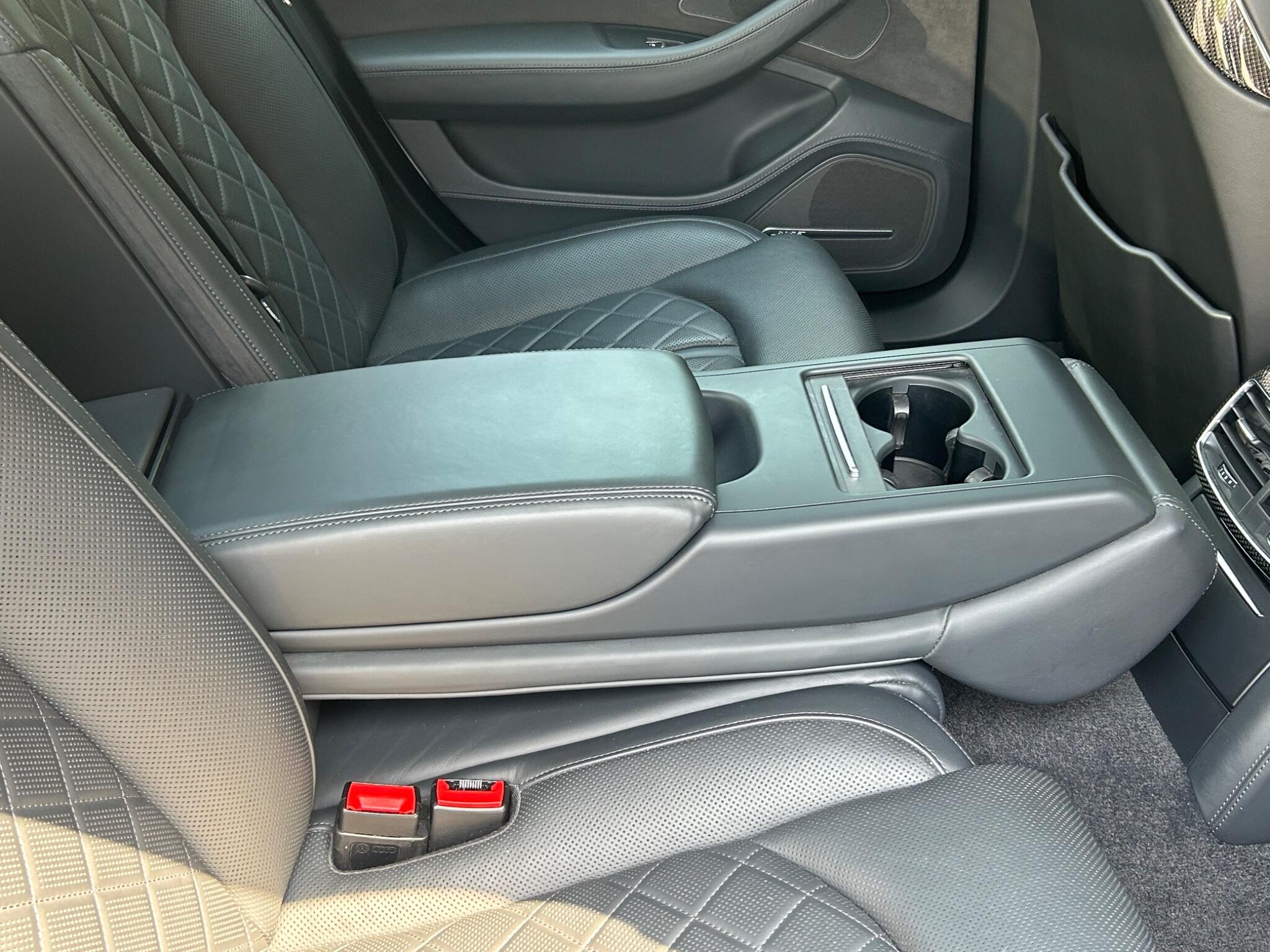 Audi S8 view 30