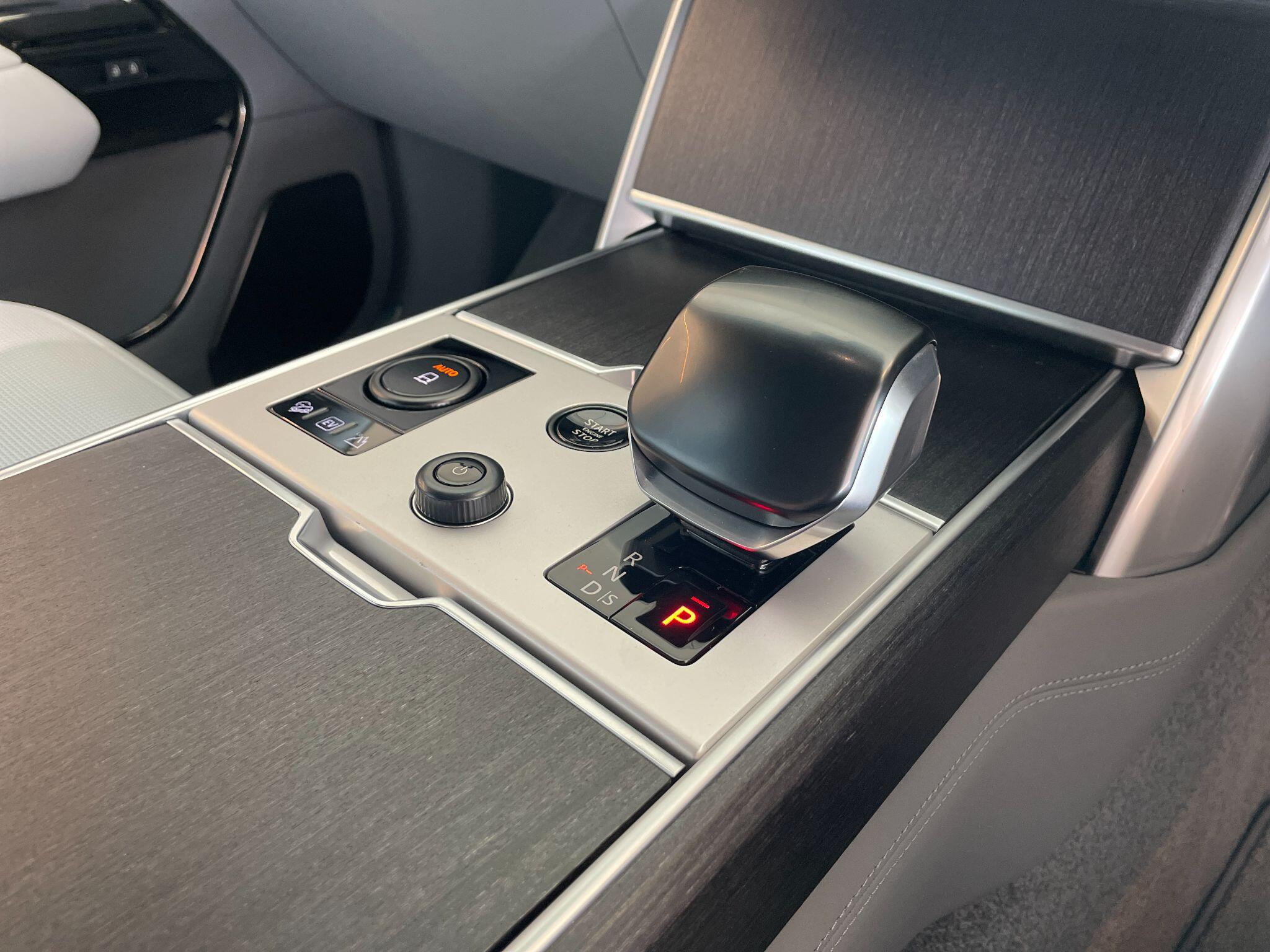 Land Rover Range Rover view 9