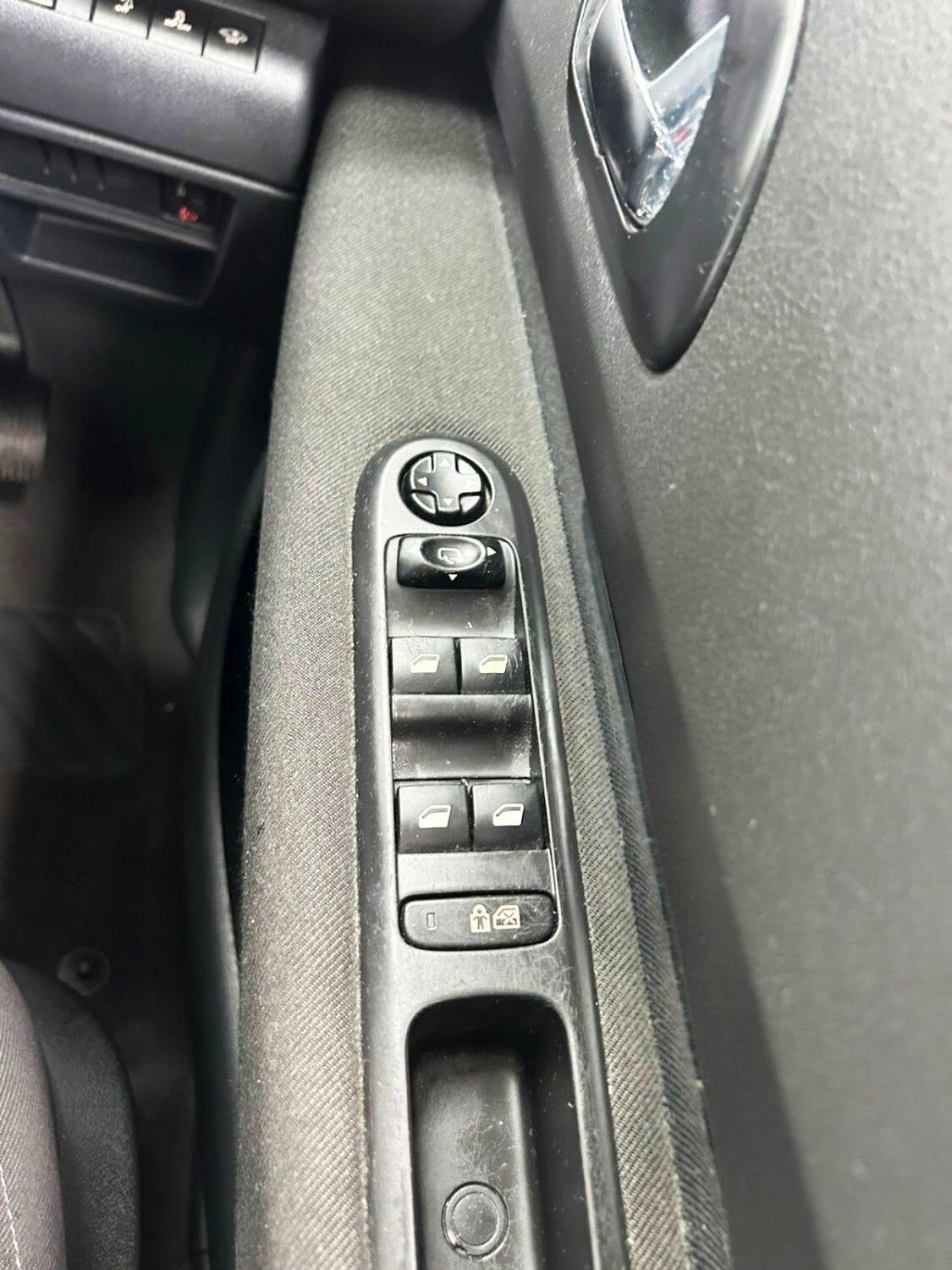 Peugeot 3008 view 21