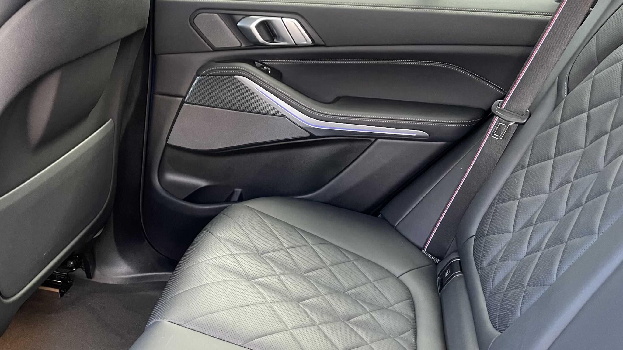 BMW X5 view 32