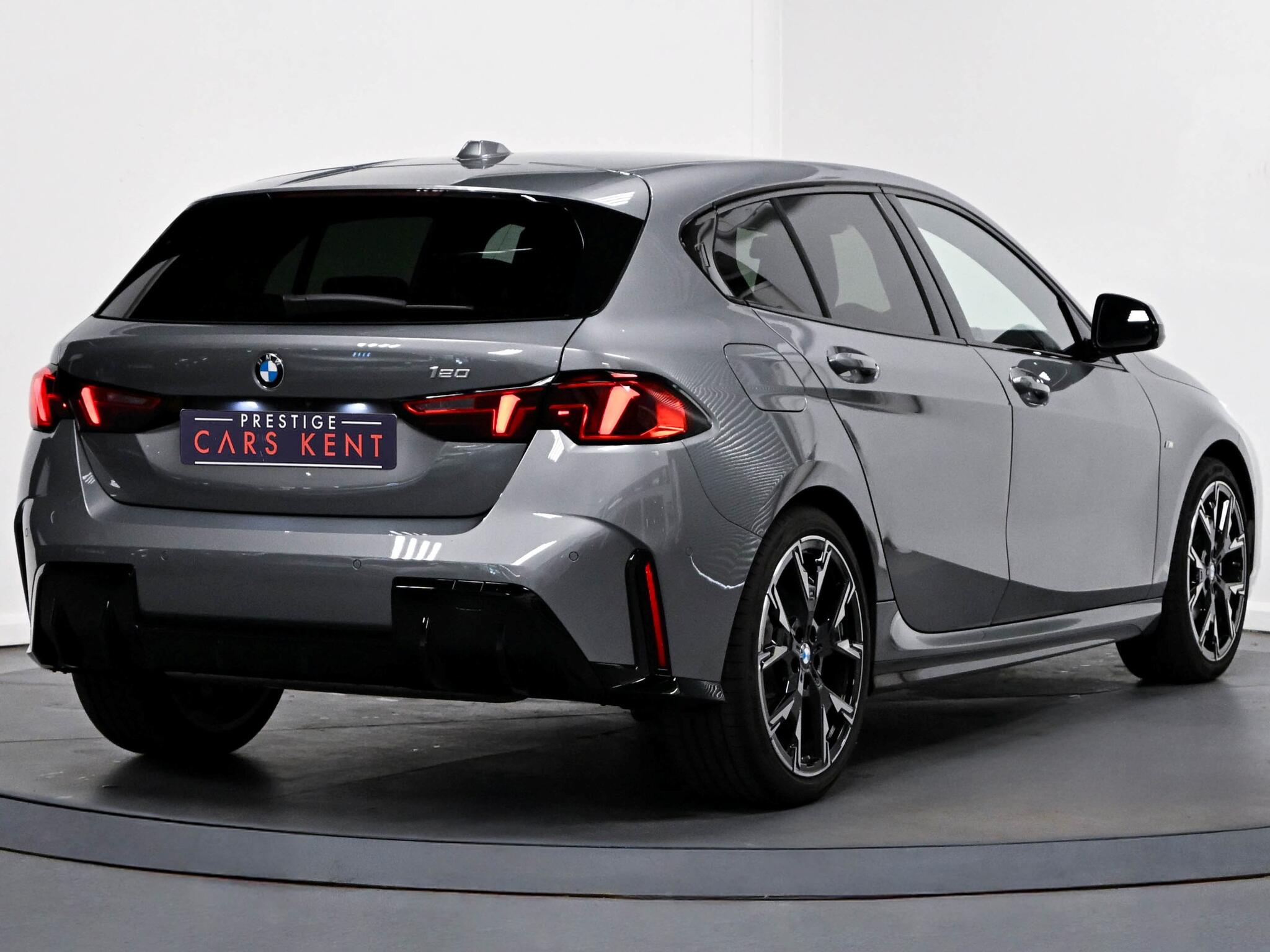 BMW 1 Series view 21