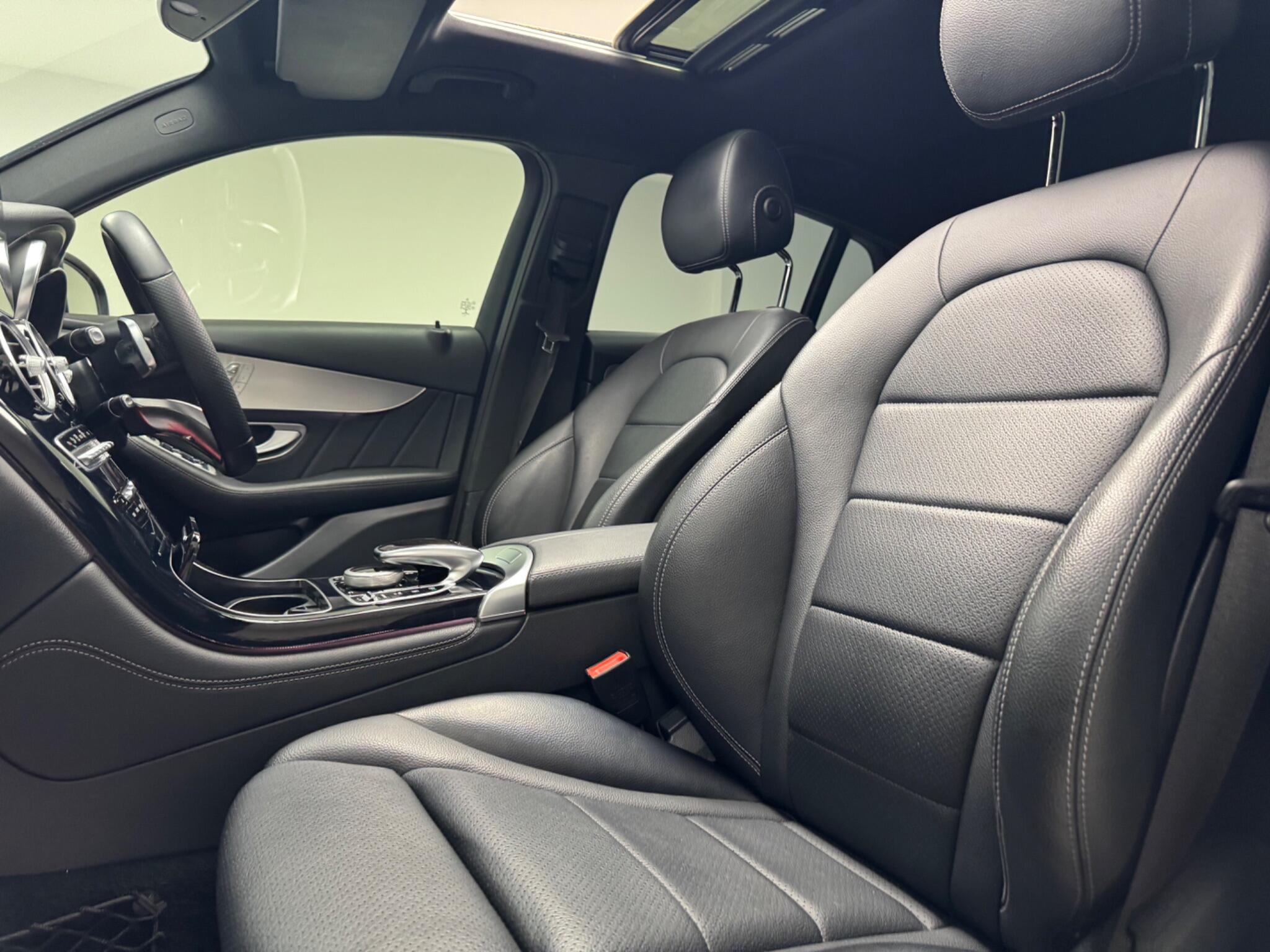 Mercedes-Benz GLC view 28
