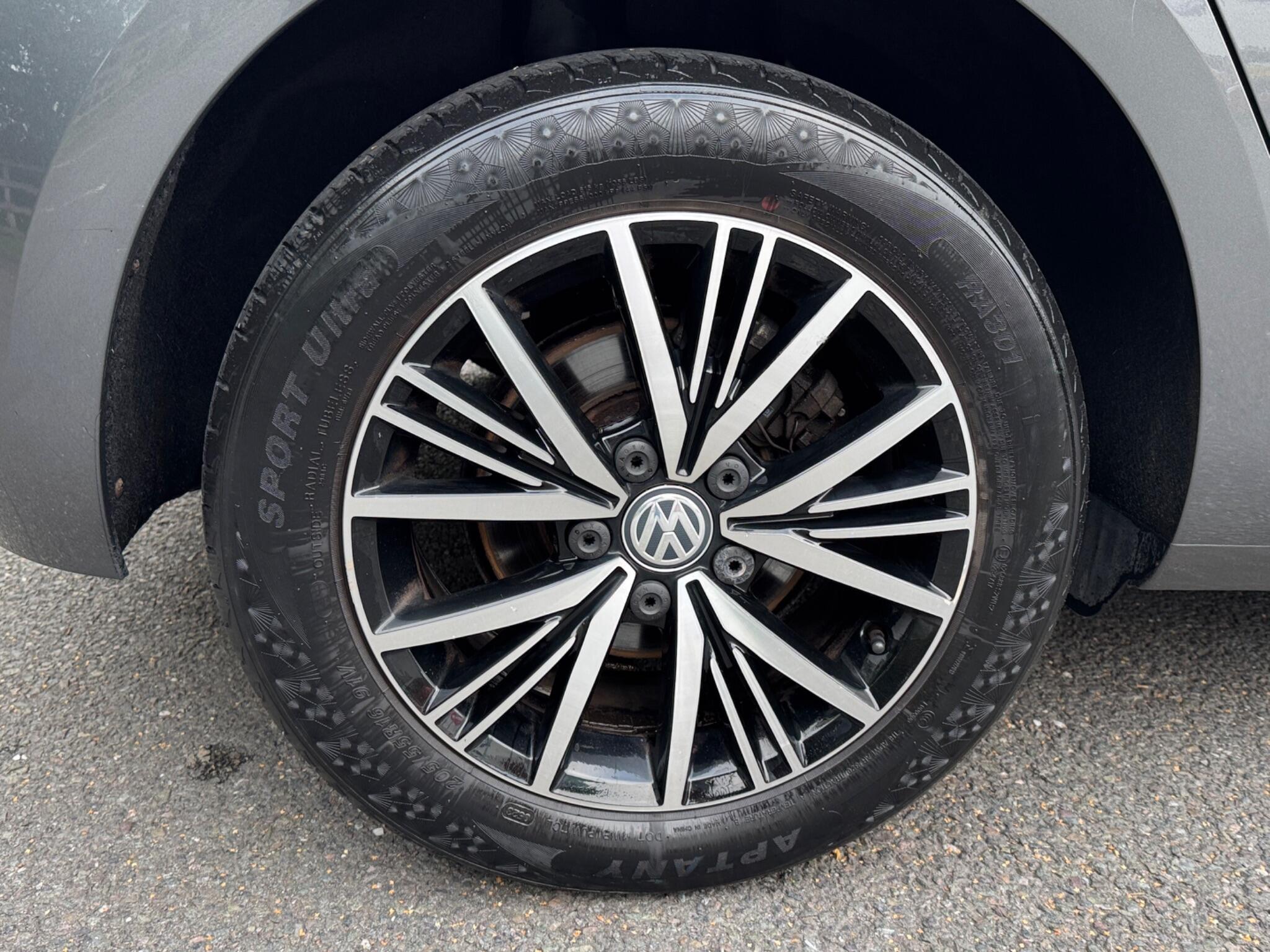 Volkswagen Golf view 18