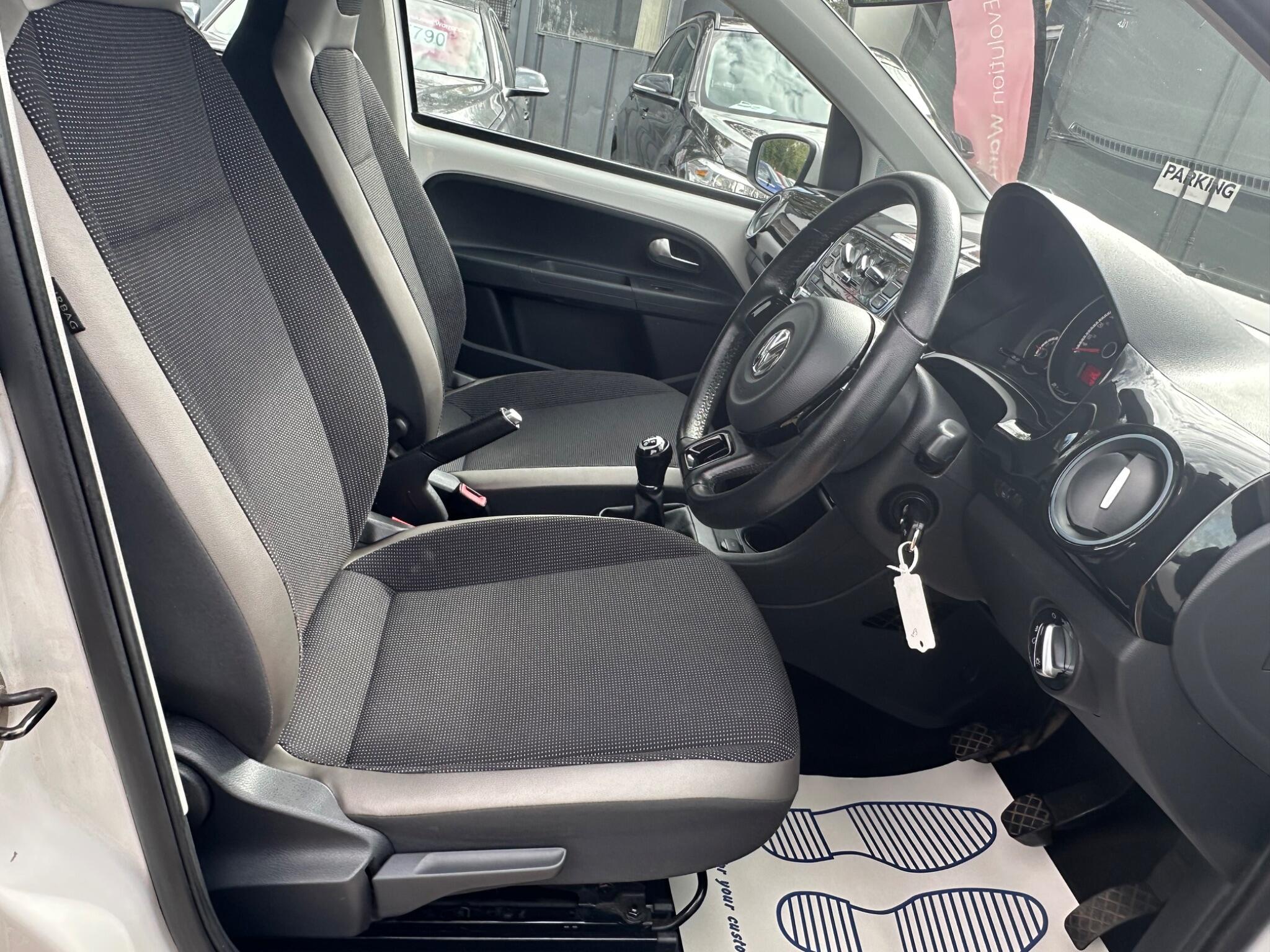 Volkswagen up! view 17