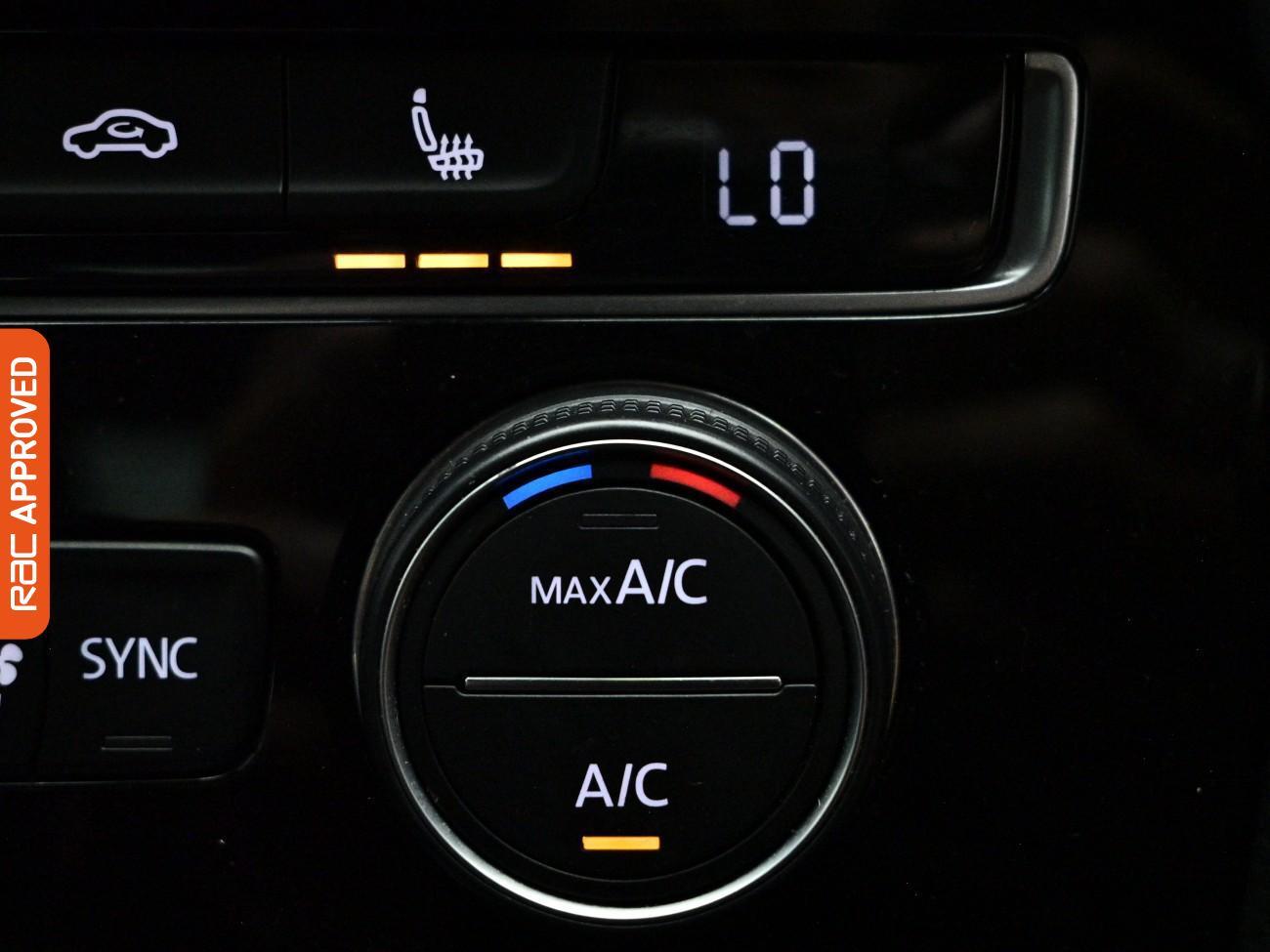Volkswagen Golf view 22