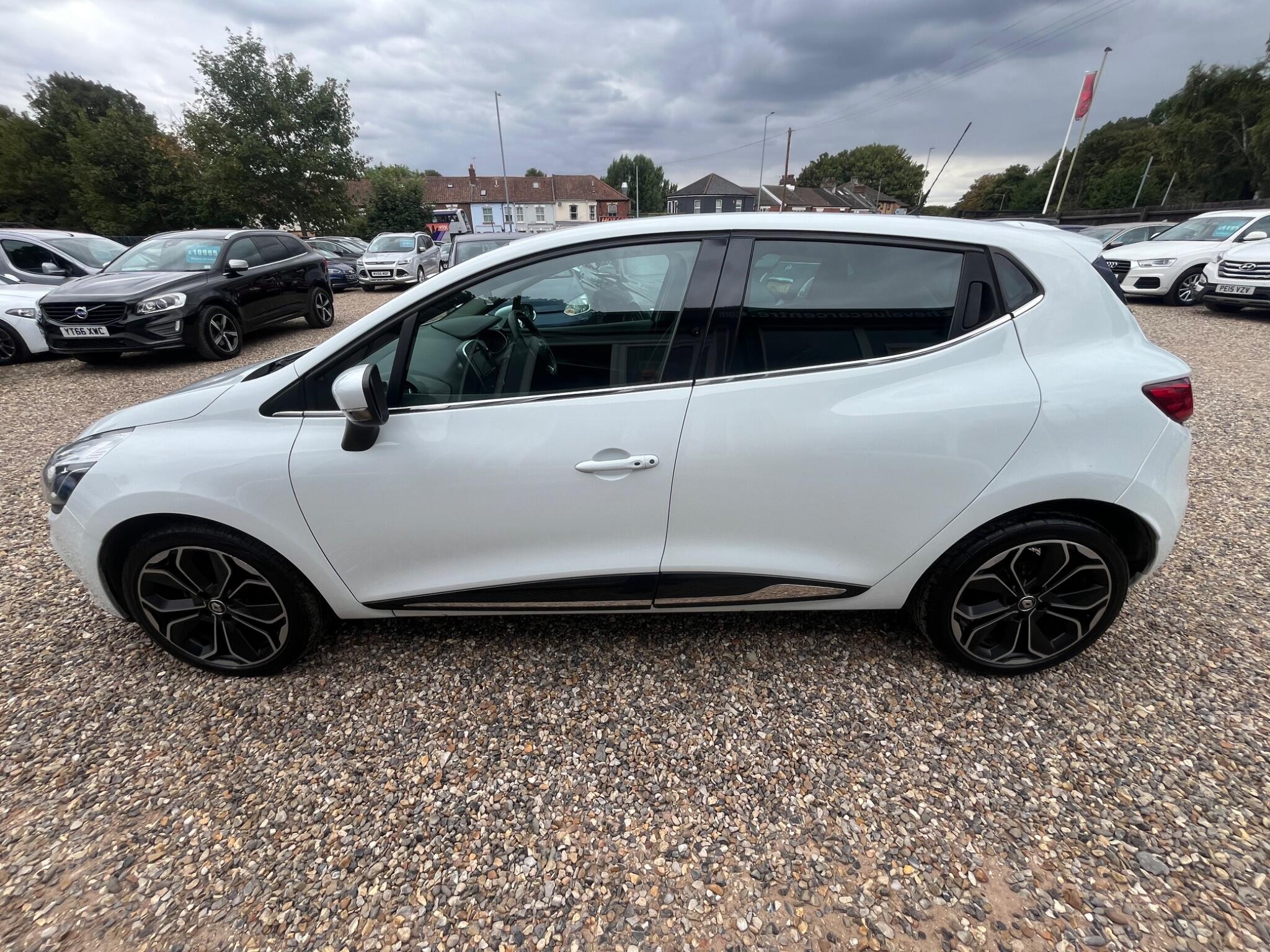 Renault Clio view 9