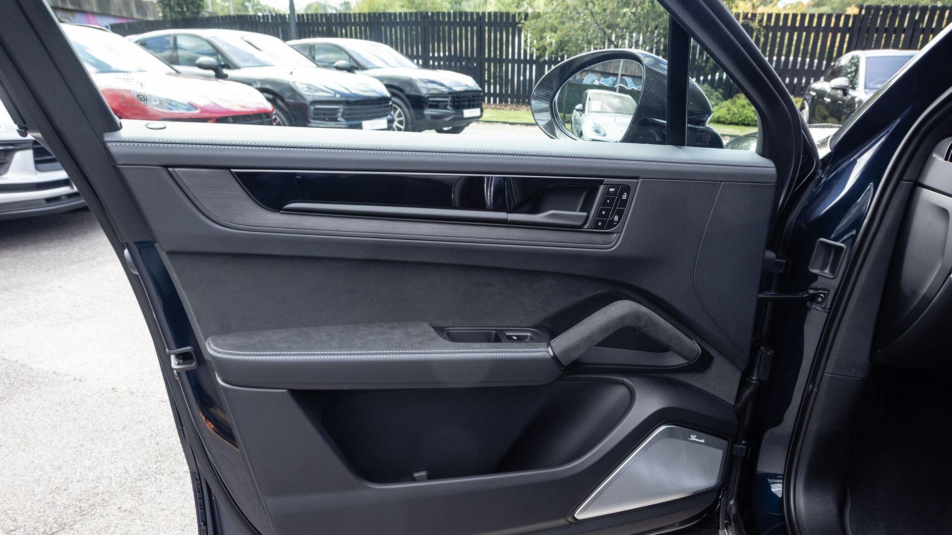 Porsche Cayenne view 21
