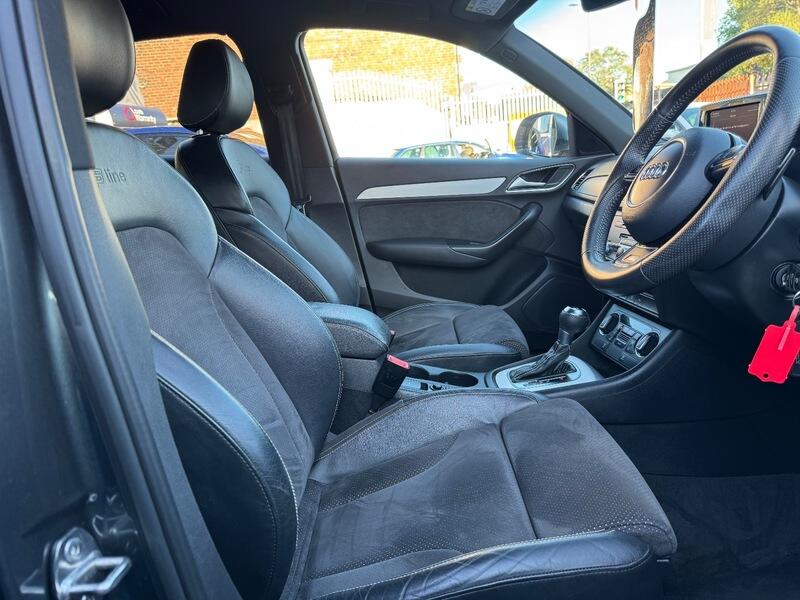Audi Q3 view 16