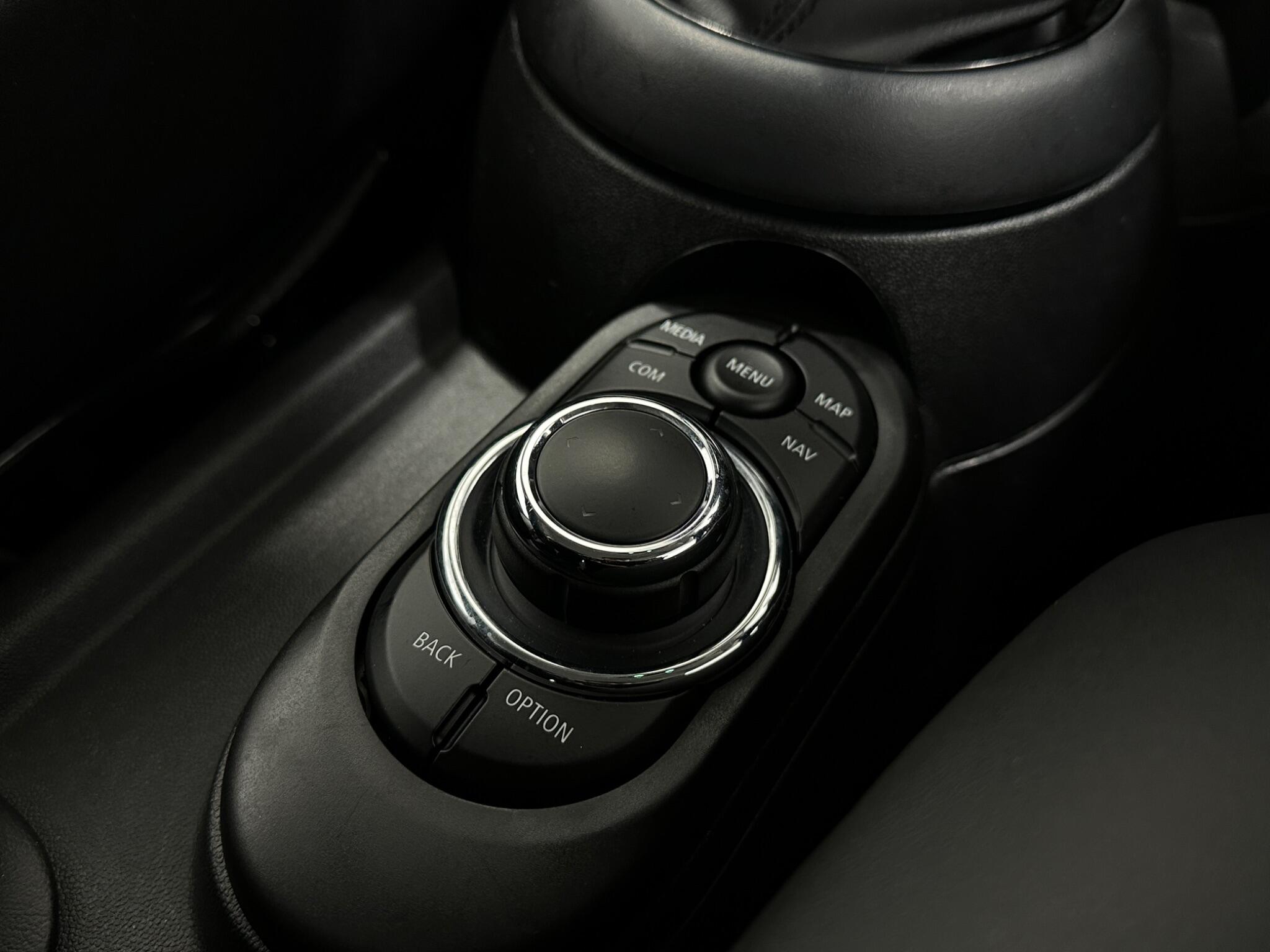 Mini Hatch view 21