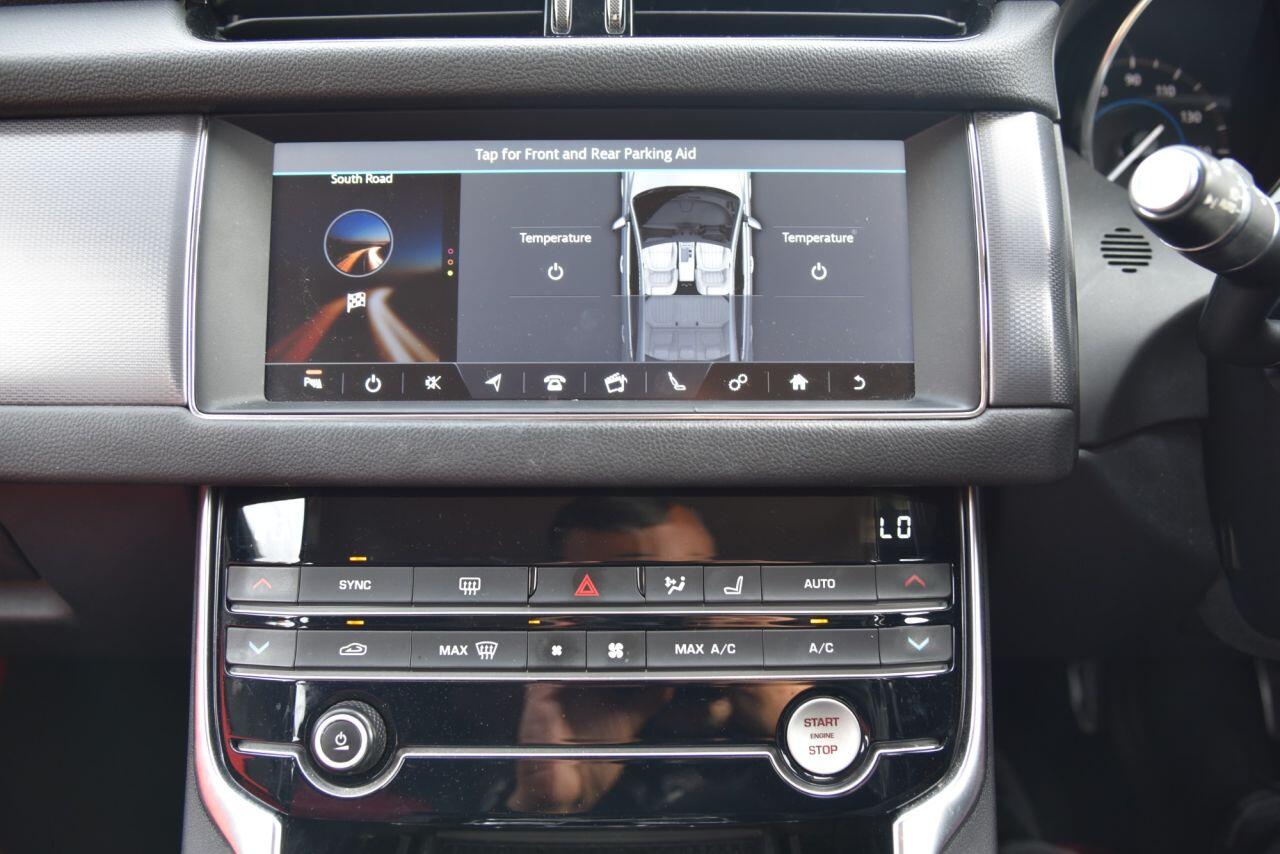 Jaguar XF view 38
