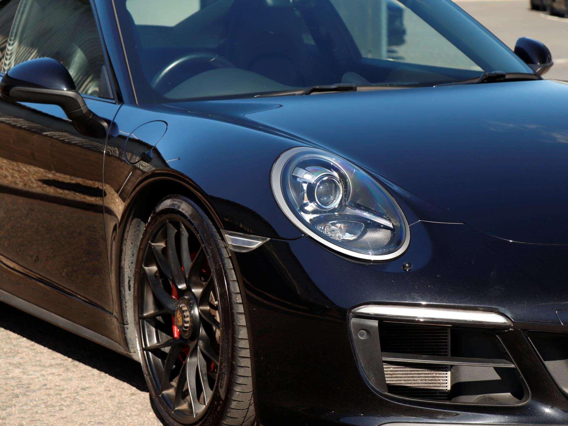 Porsche 911 view 30