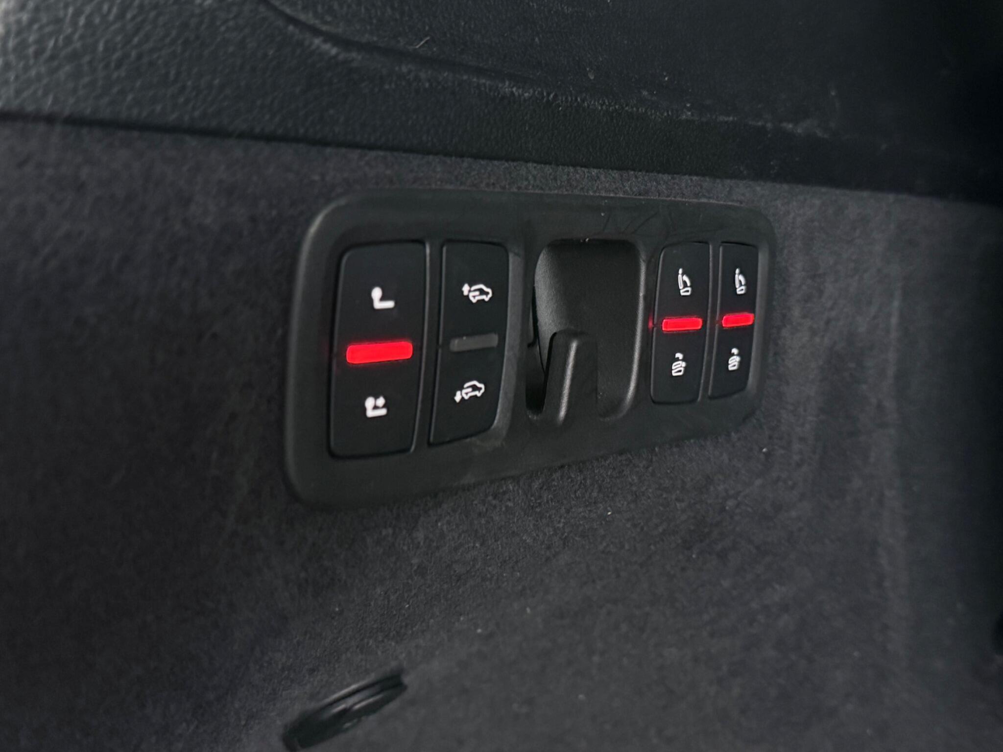 Audi Q7 view 11