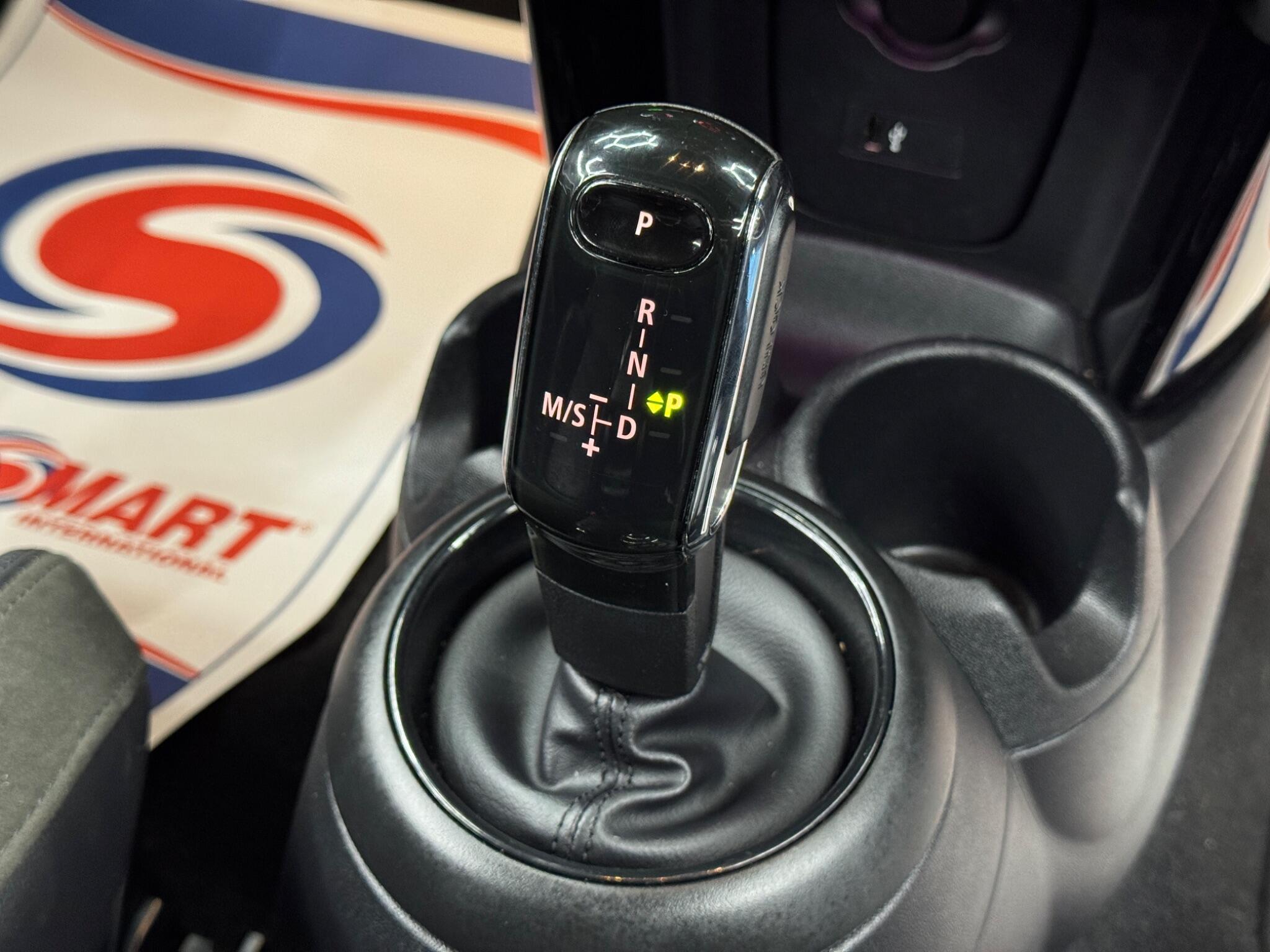 MINI Hatch view 24