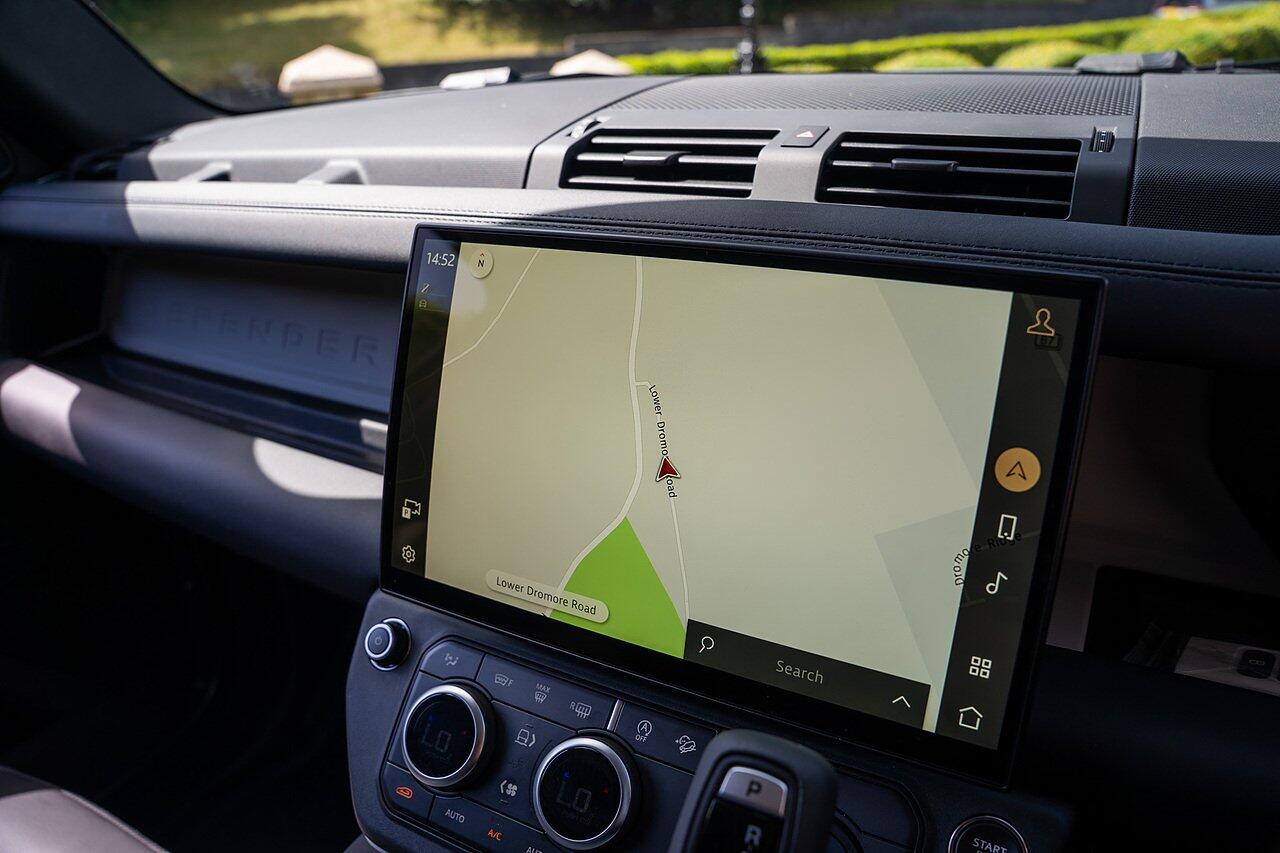Land Rover Defender view 79