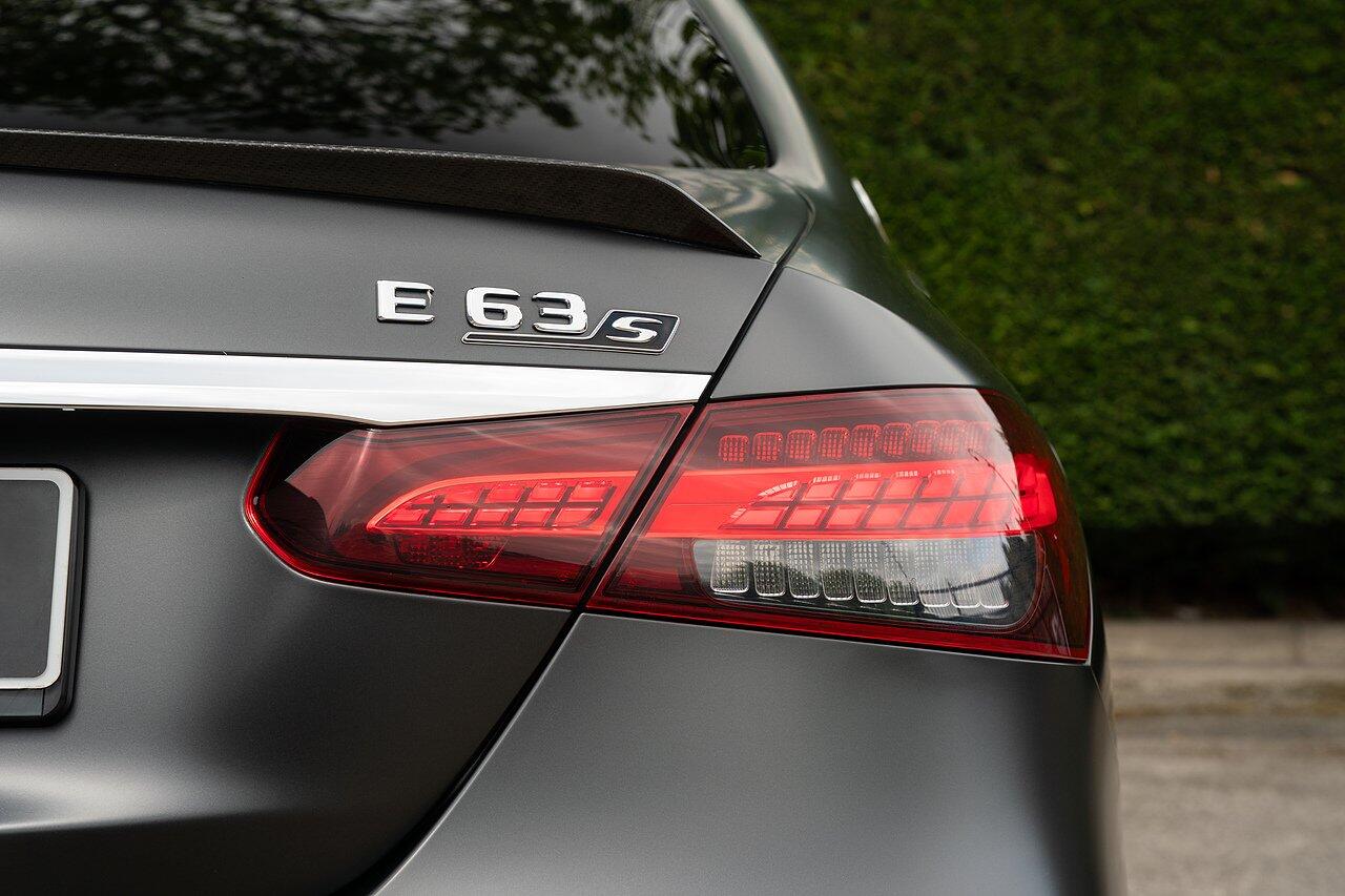 Mercedes-Benz E-Class view 32