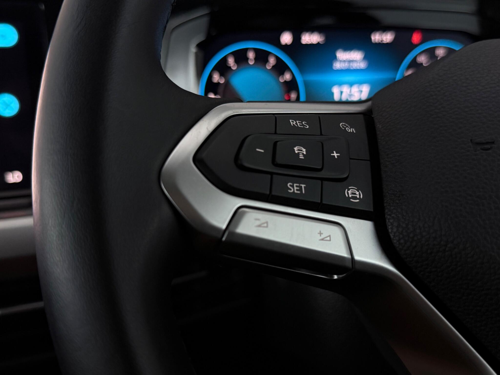 Volkswagen Golf view 14