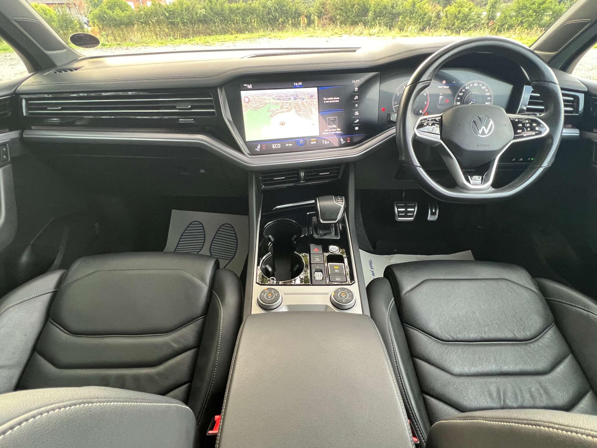 Volkswagen Touareg view 28
