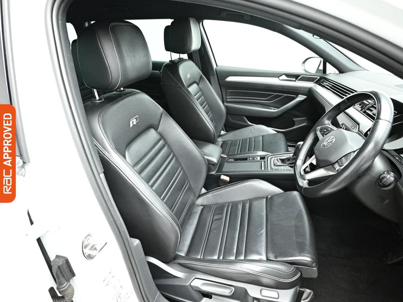 Volkswagen Passat view 11