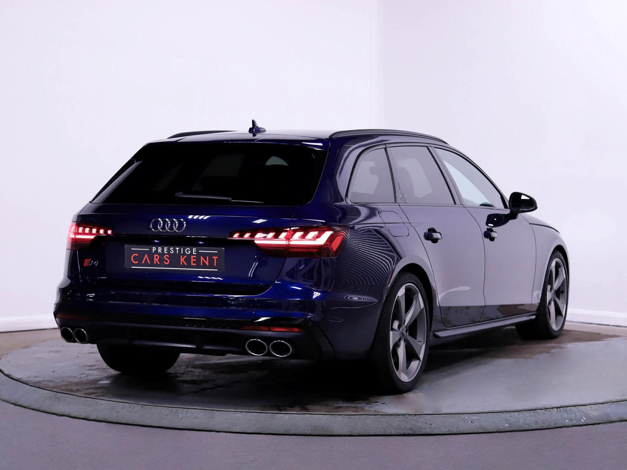 Audi S4 view 9