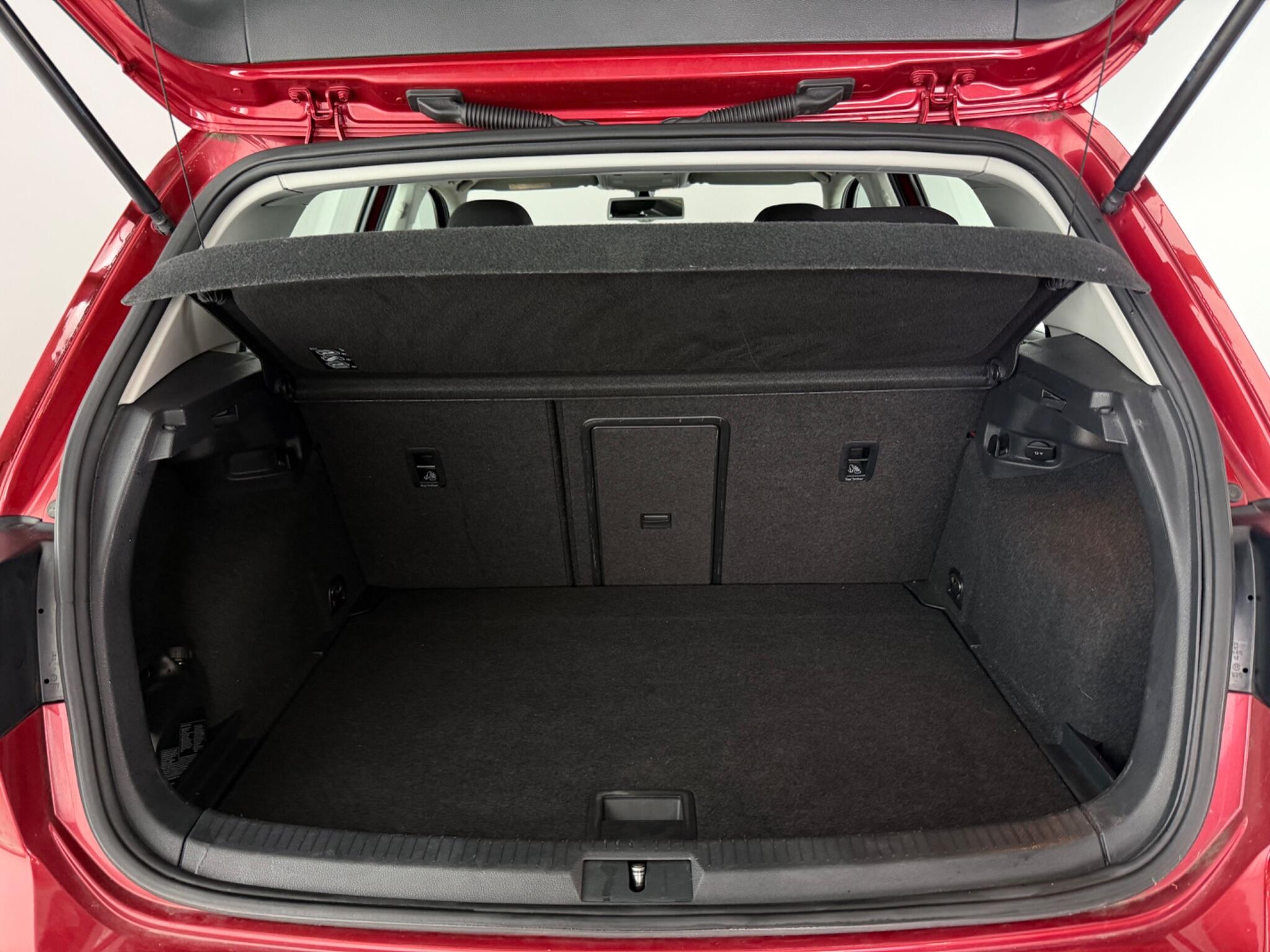 Volkswagen Golf view 10