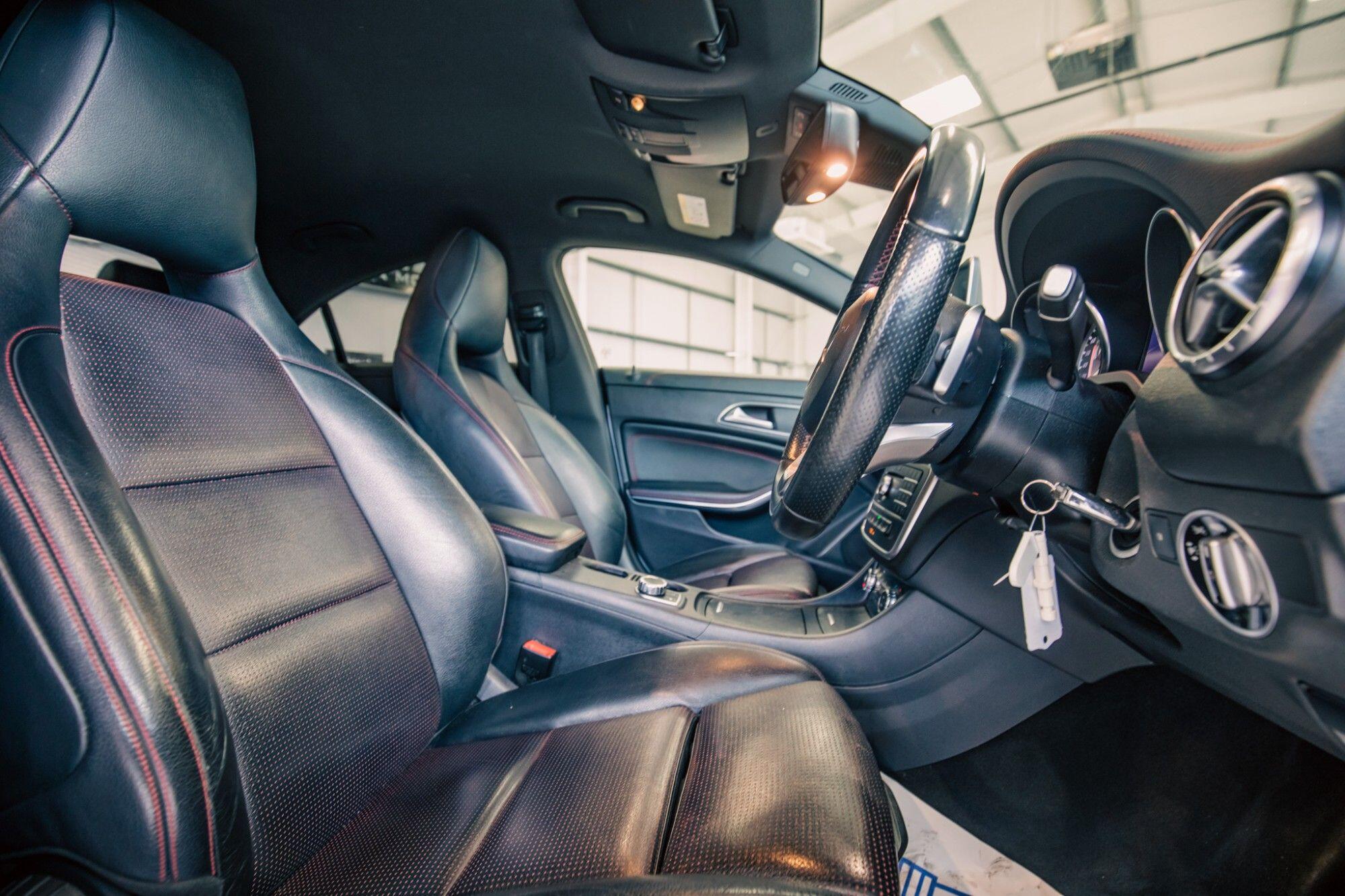 Mercedes-Benz Cla view 3