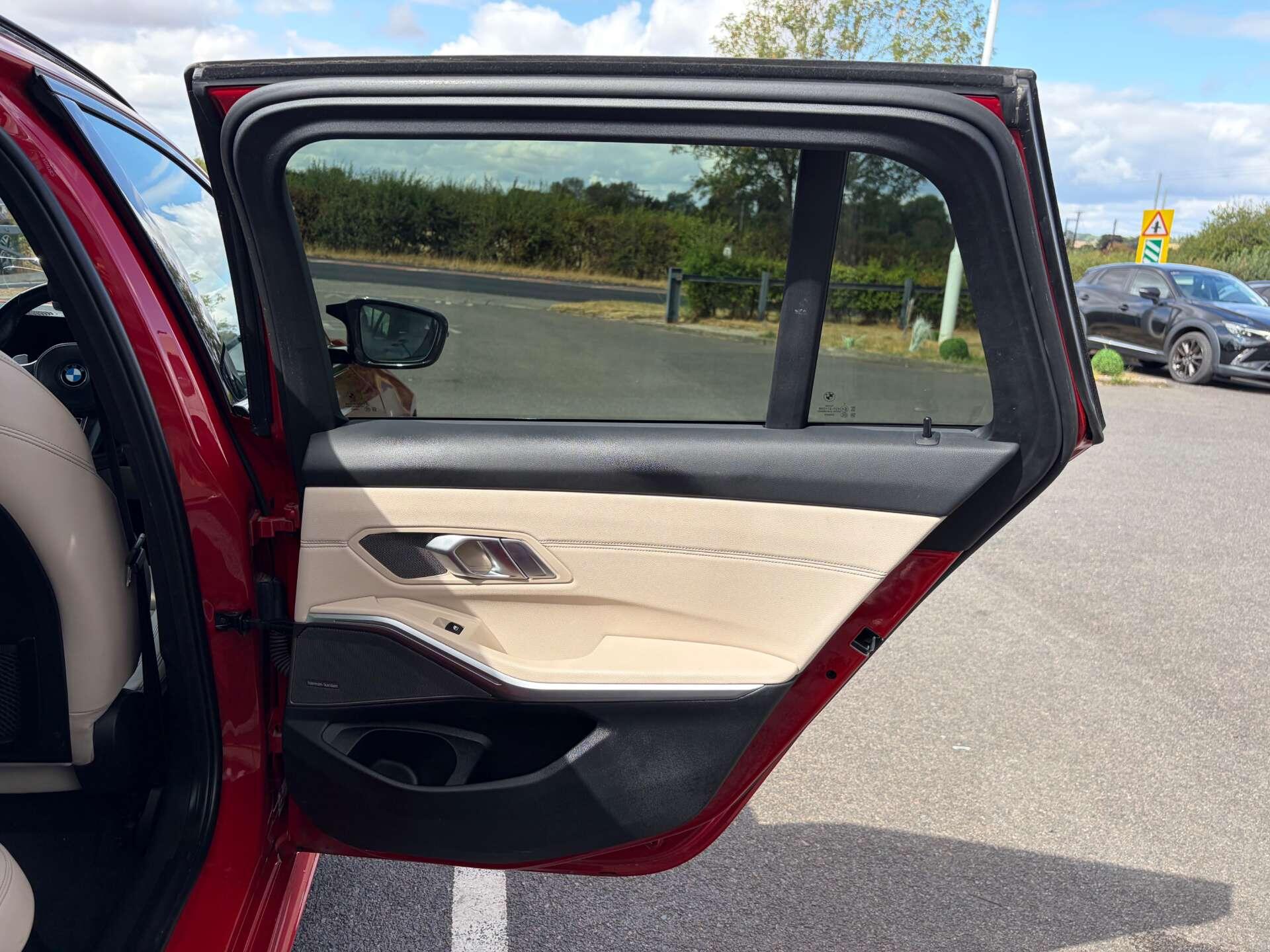 BMW 3 Series view 22