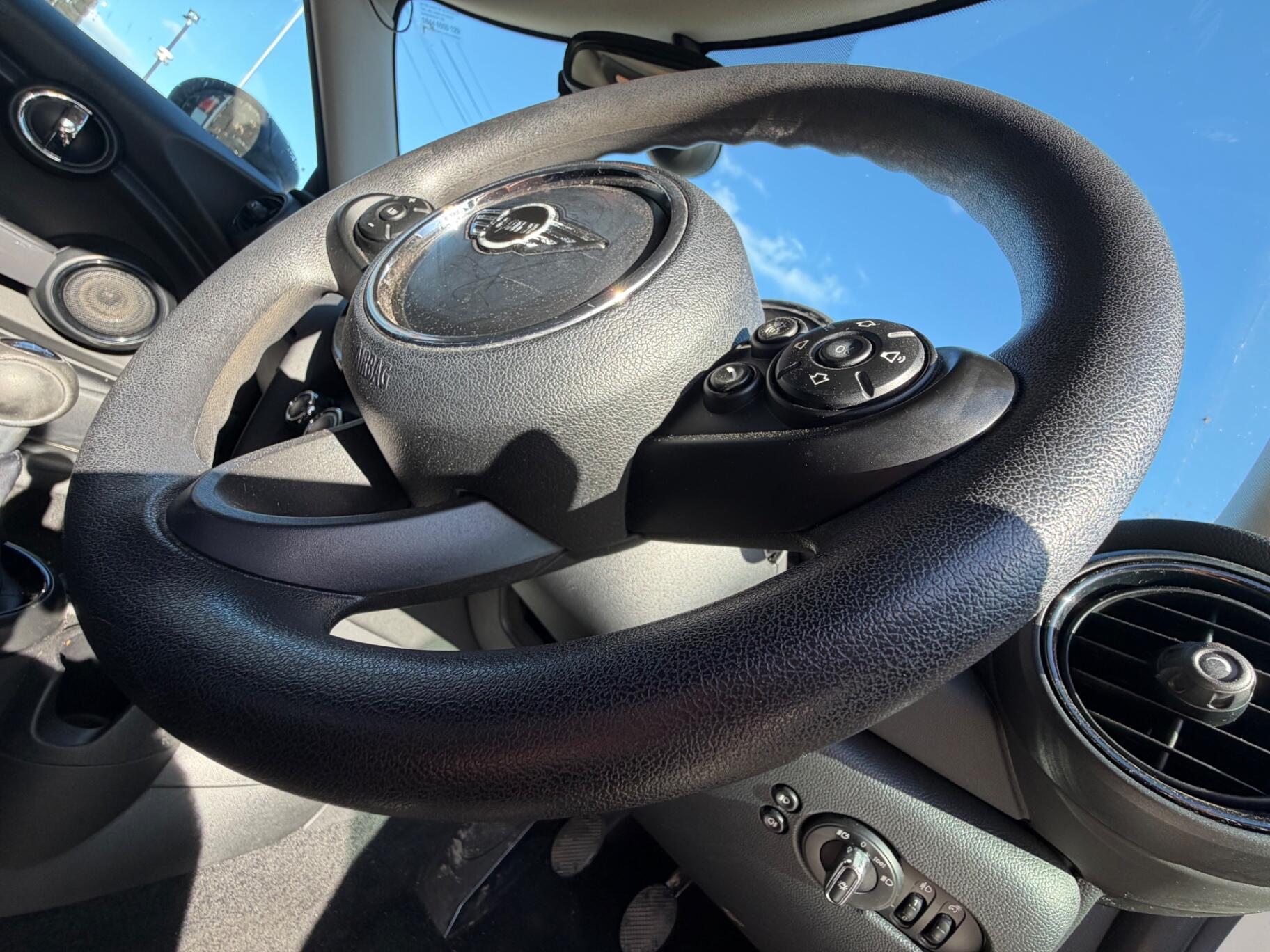 Mini Hatch view 16