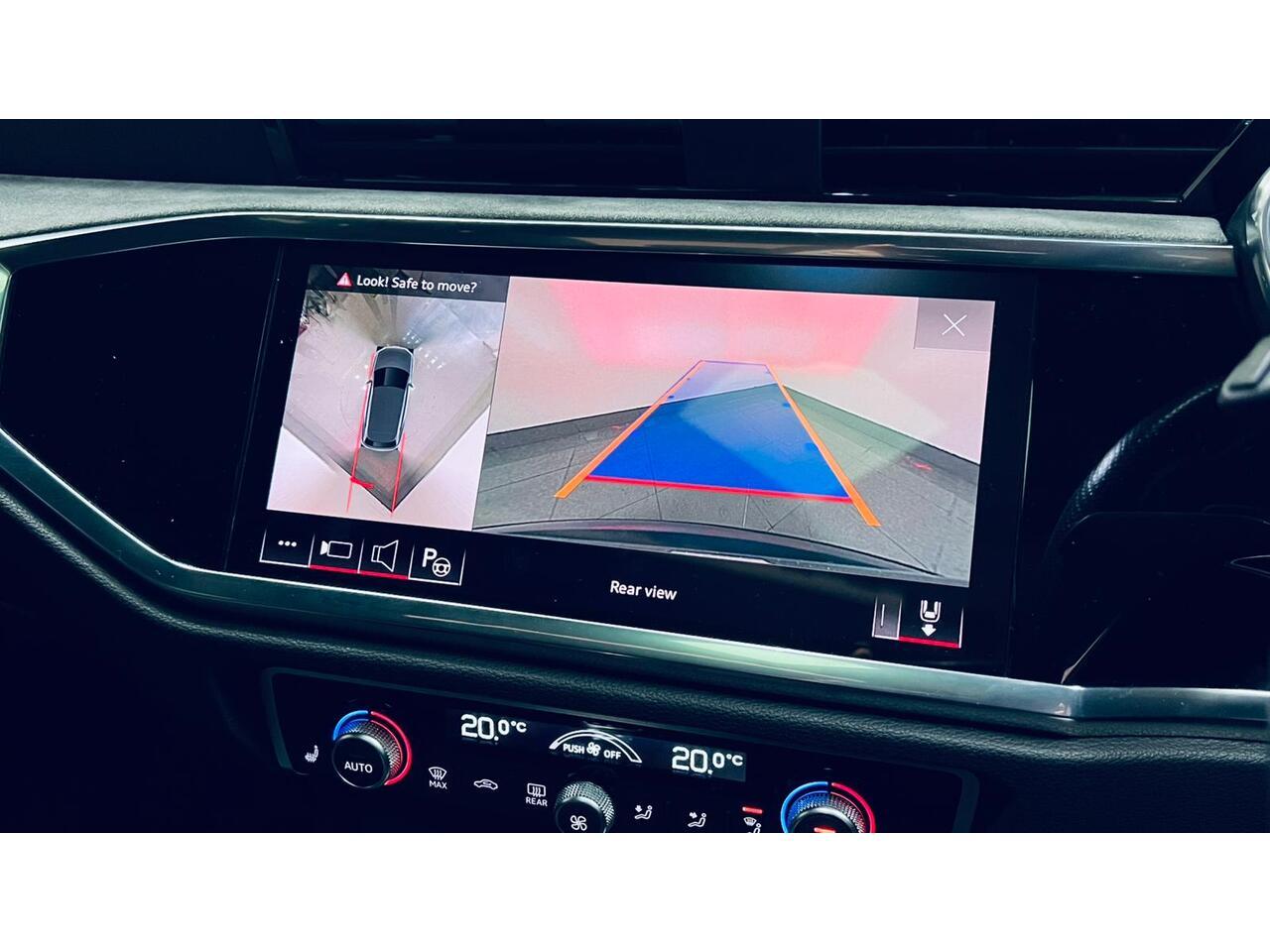 Audi Q3 view 21