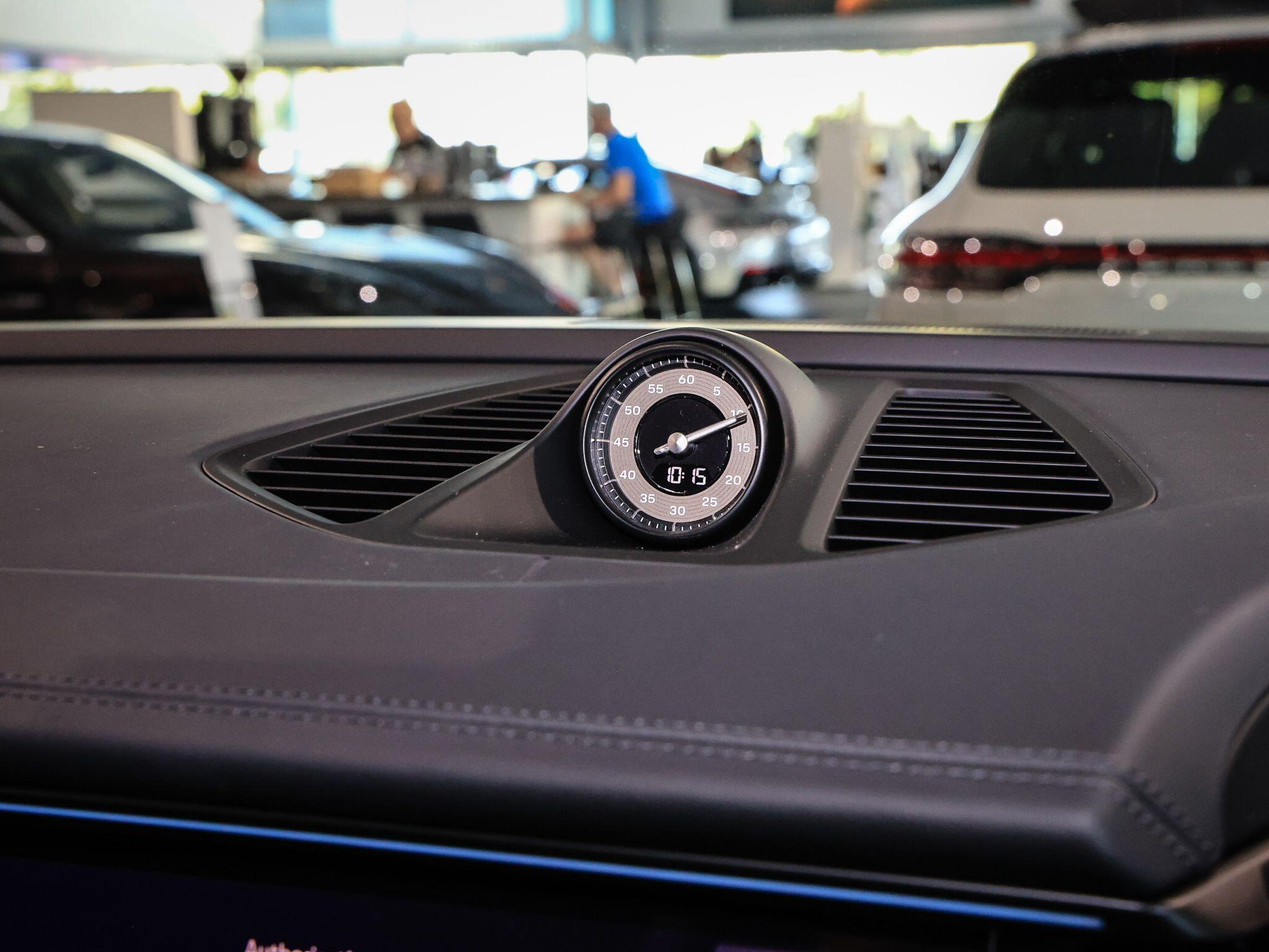 Porsche Macan view 27