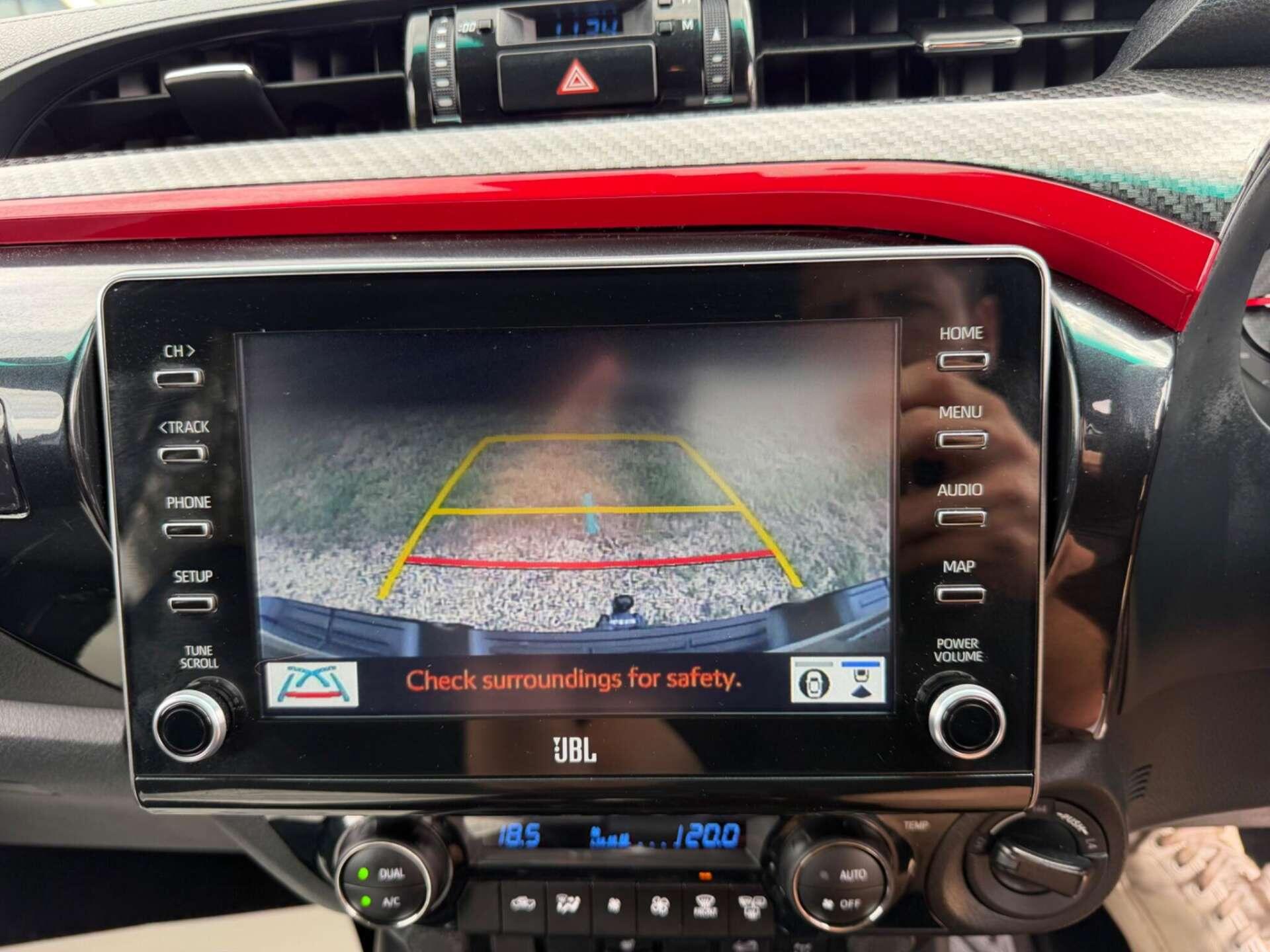 Toyota Hilux view 15