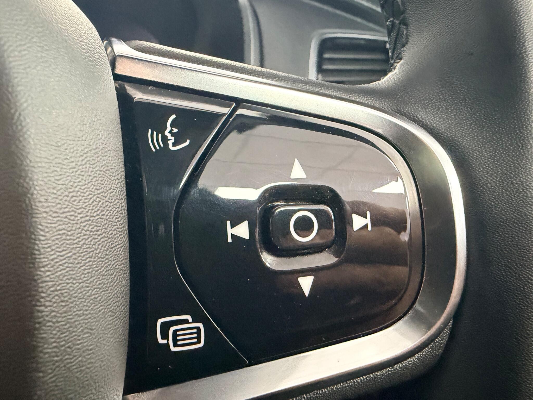 Volvo XC90 view 15