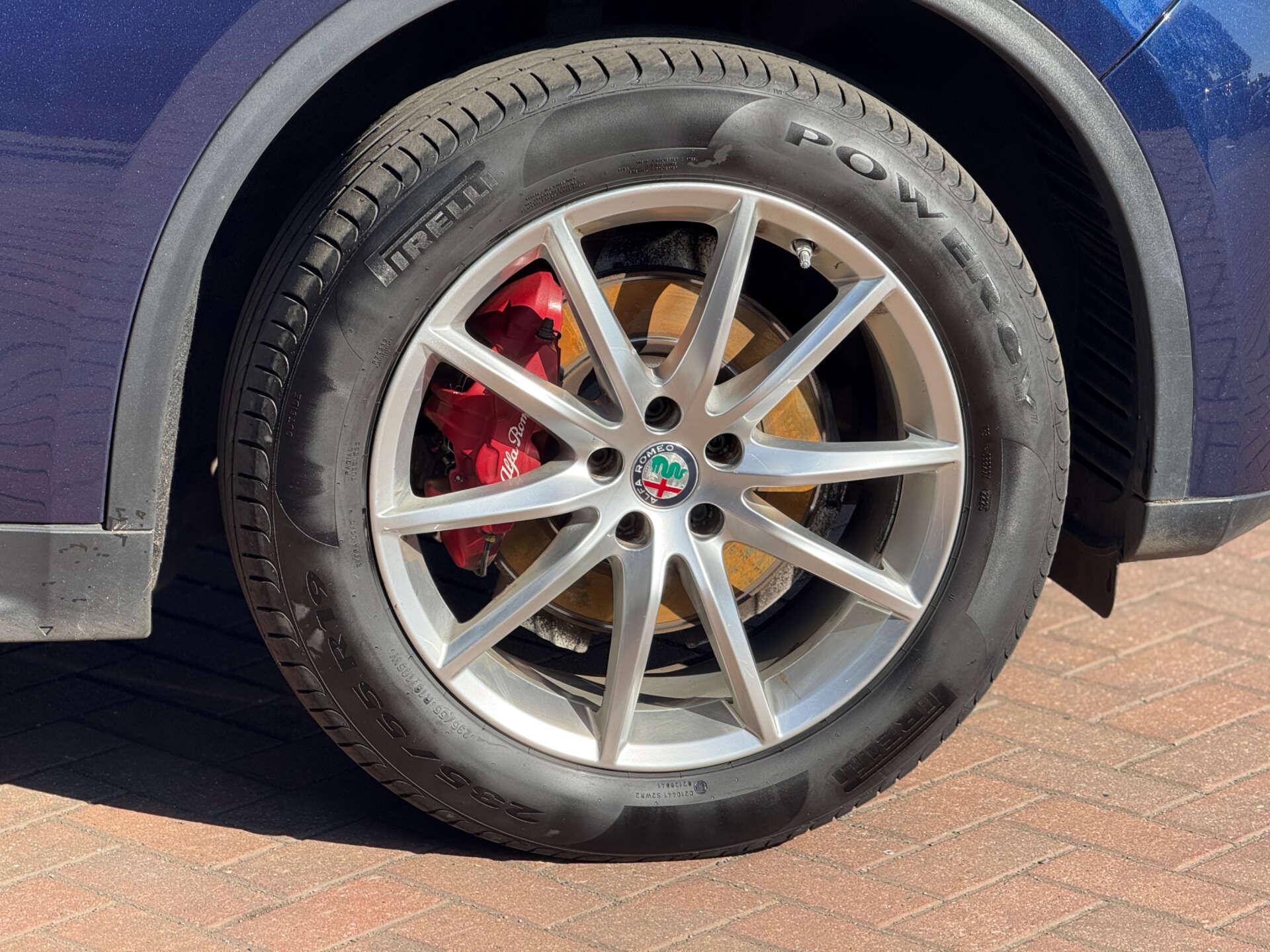 Alfa Romeo Stelvio view 14