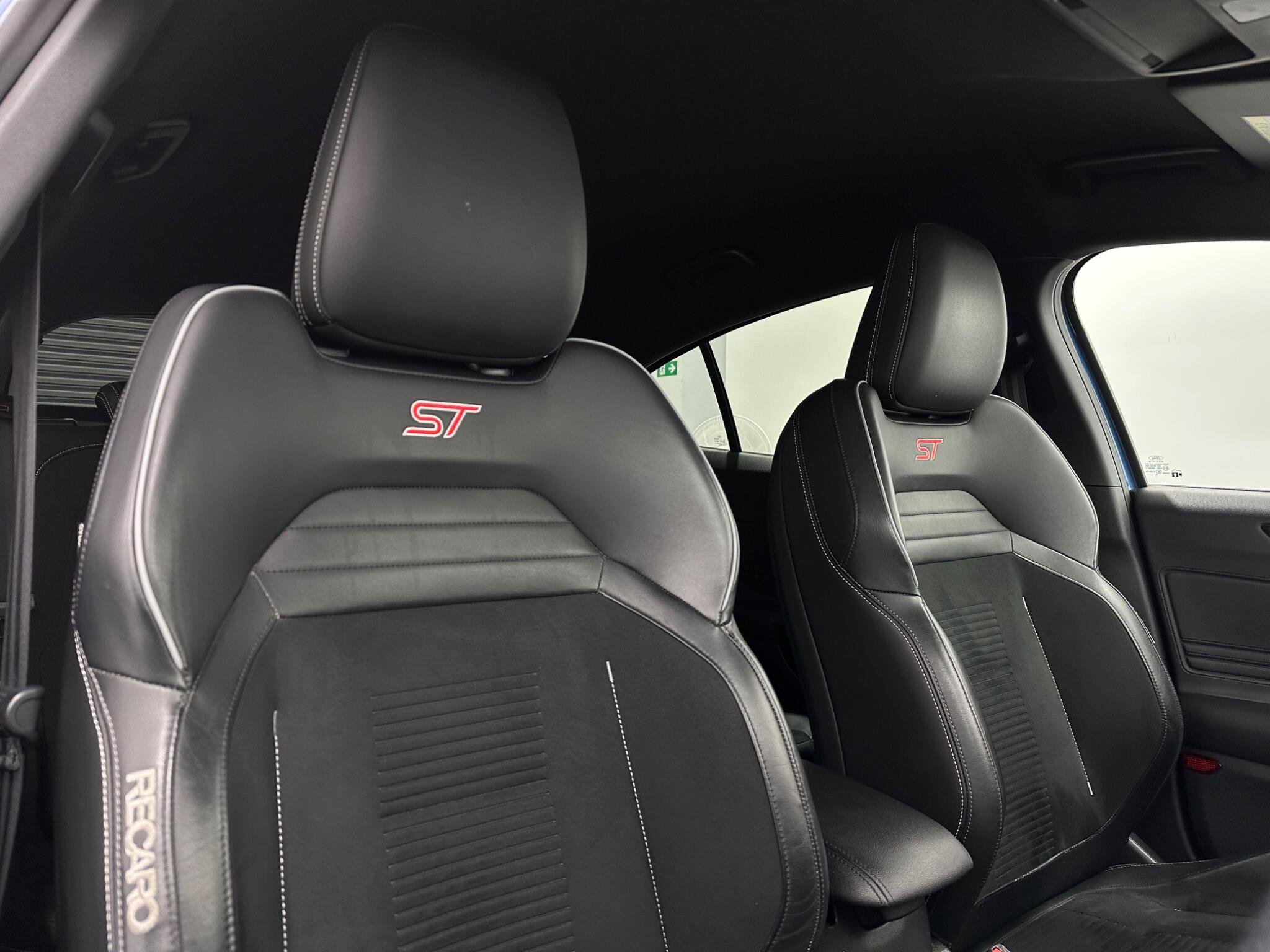 Ford Focus view 32