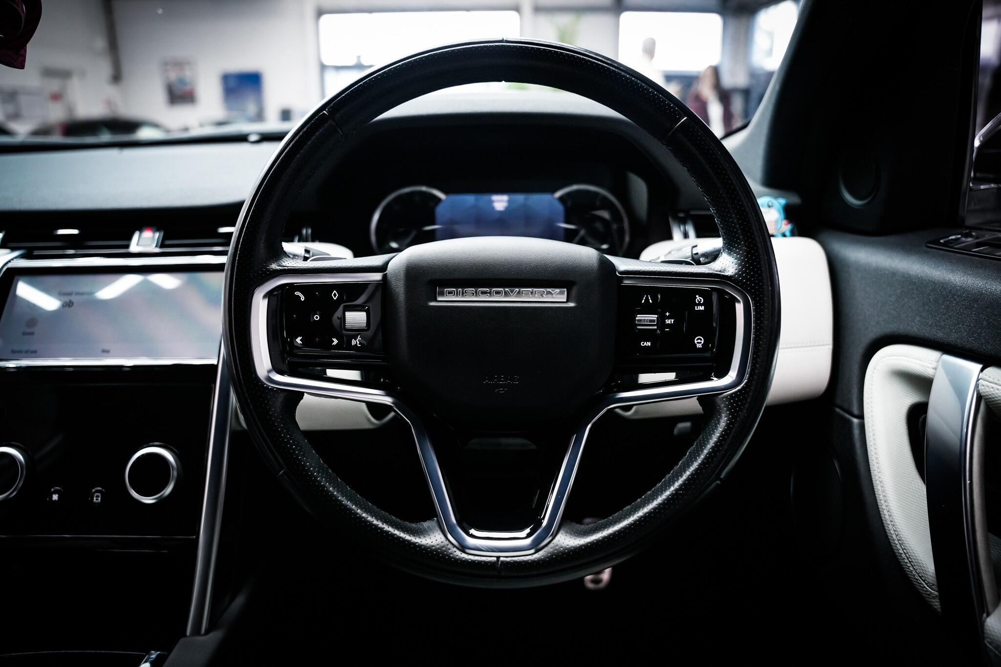 Land Rover Discovery Sport view 19