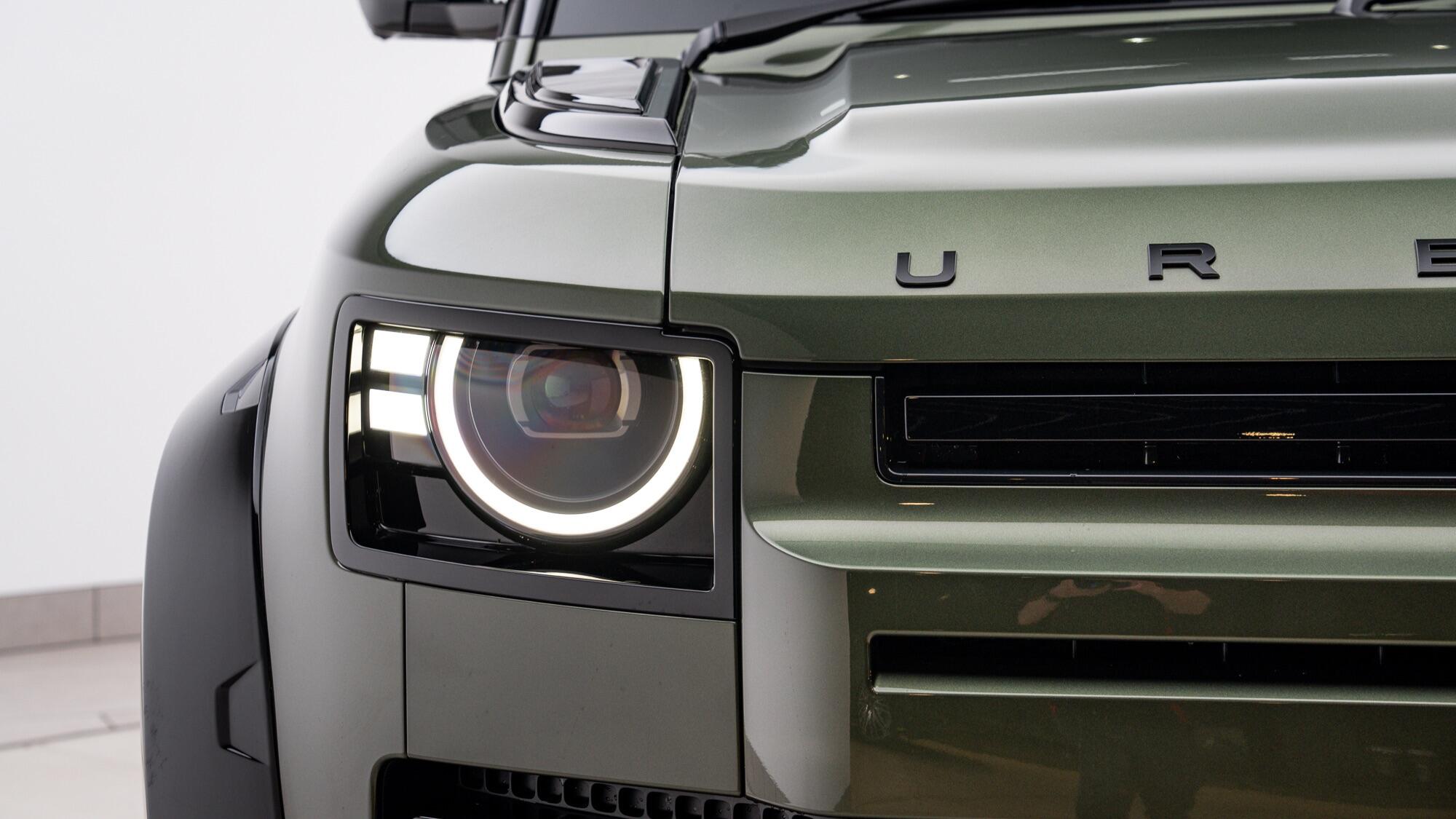 Land Rover Defender view 41