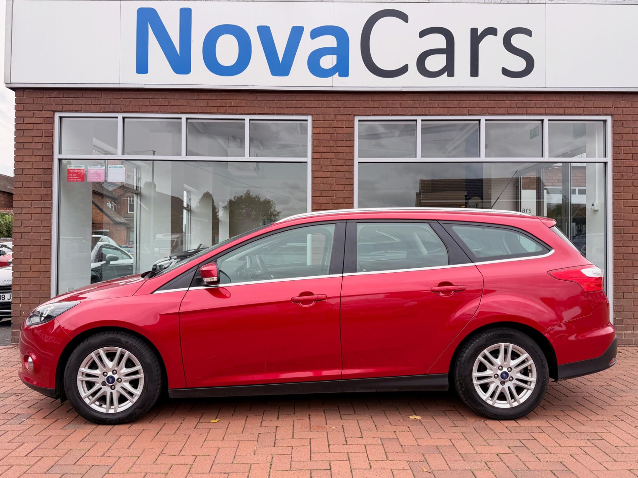 Ford Focus view 3