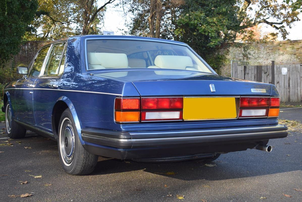 Rolls-Royce Silver Spirit view 38