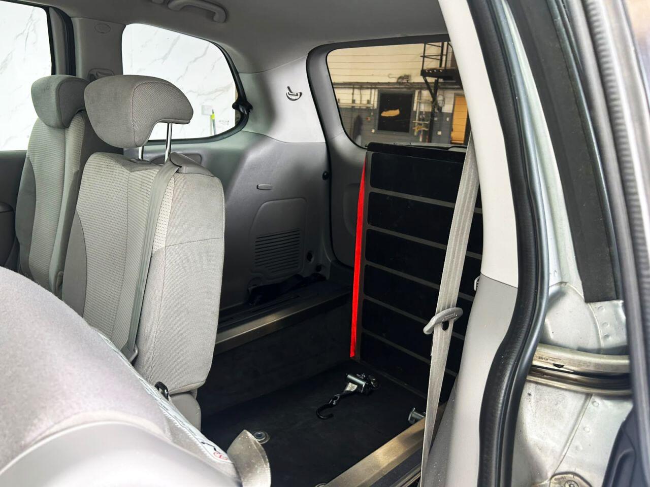 Kia Sedona view 20