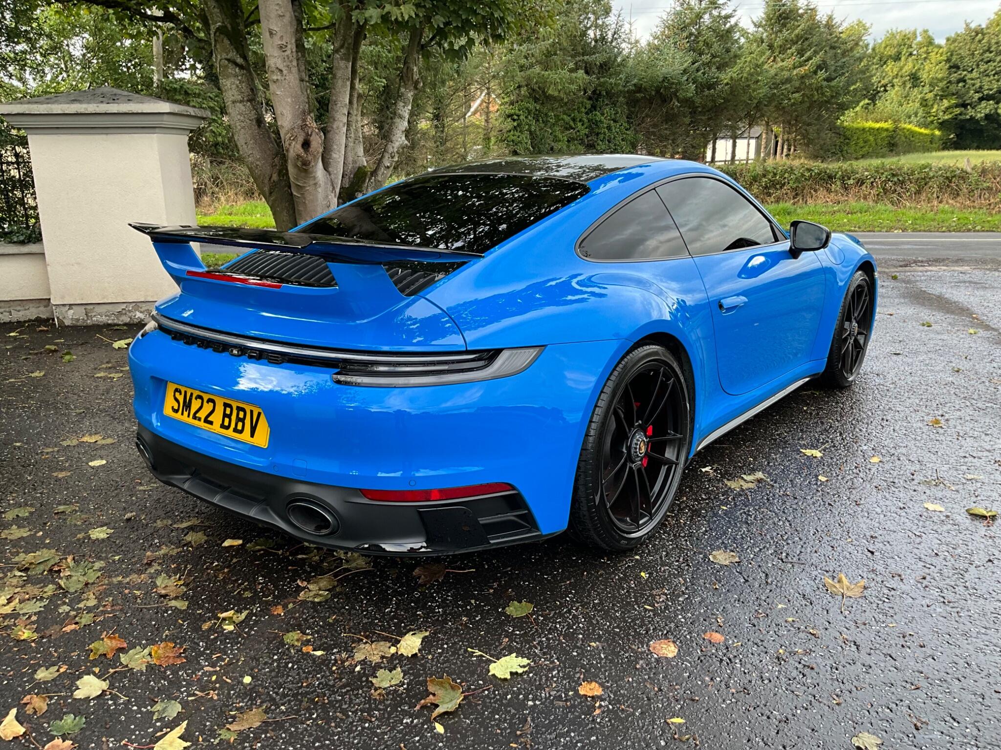 Porsche 911 view 6